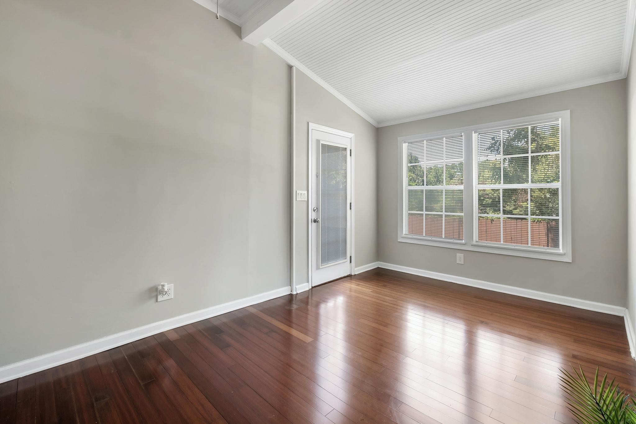 214 W Sharon Street