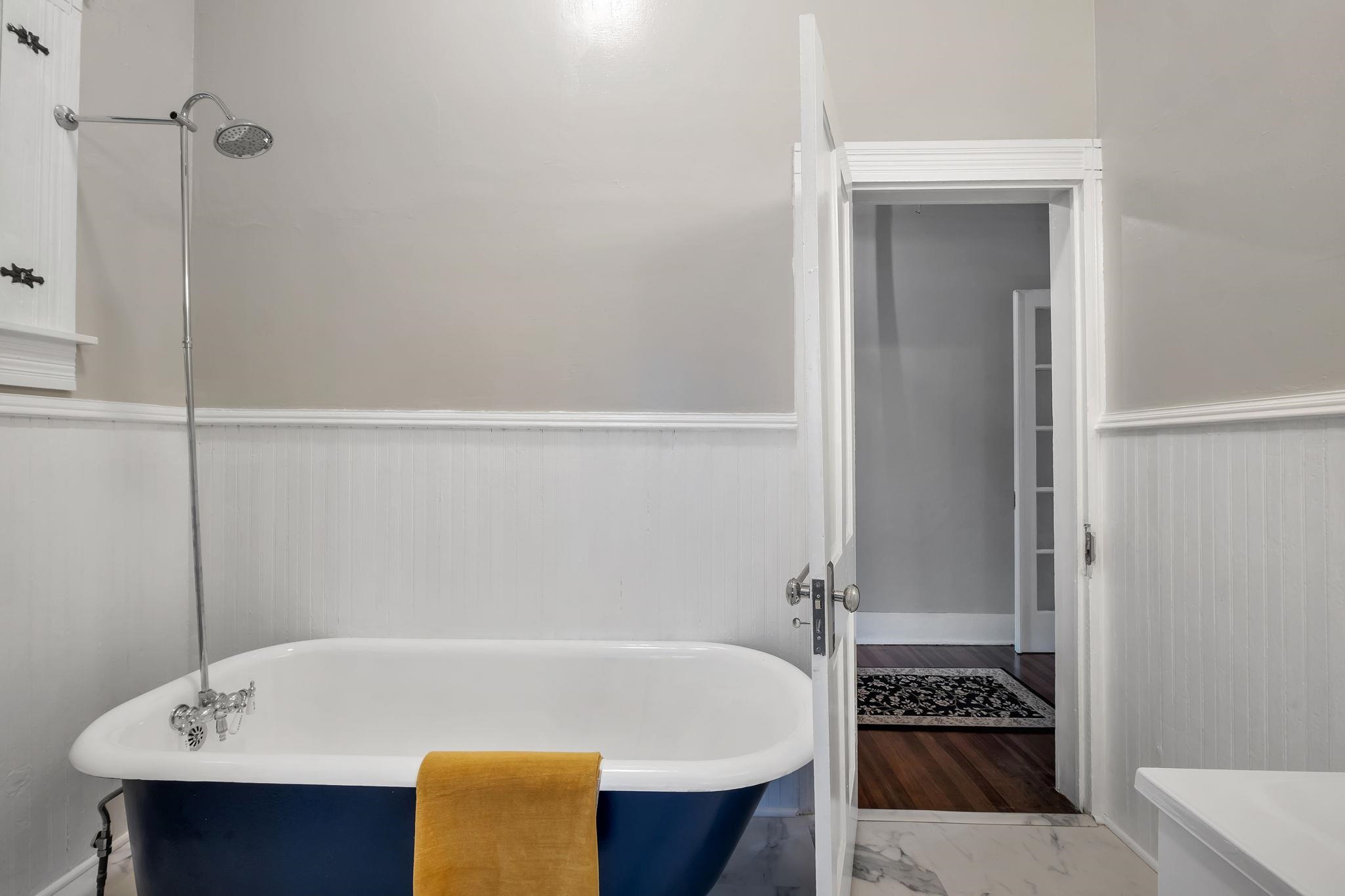 214 W Sharon Street
