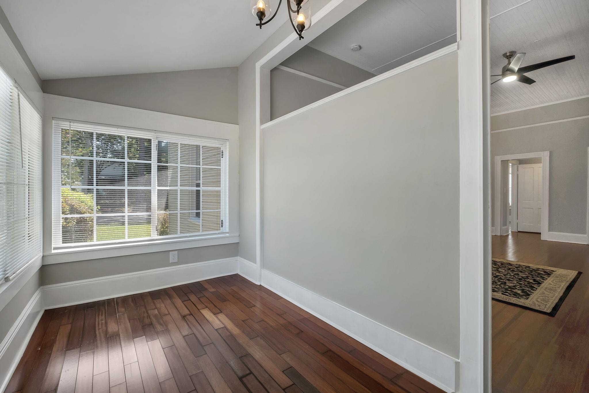 214 W Sharon Street
