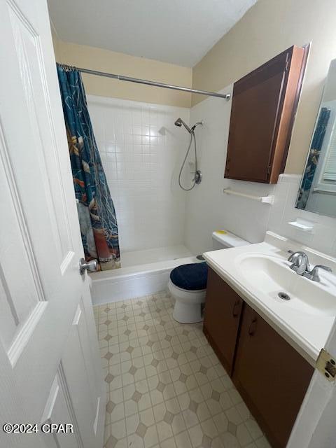 3700 Shoreline Circle