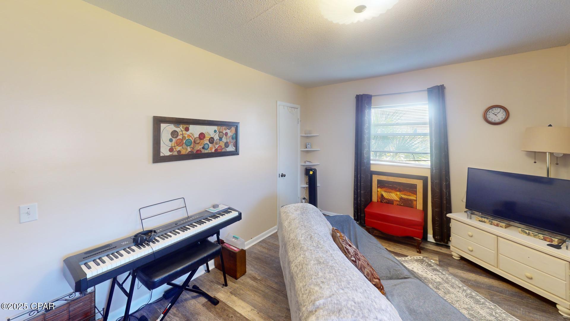 3700 Shoreline Circle