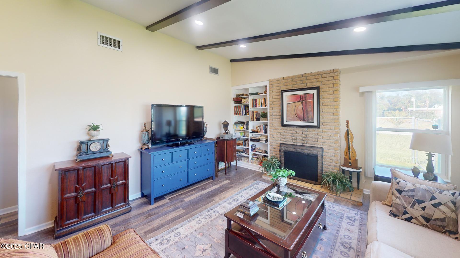 3700 Shoreline Circle