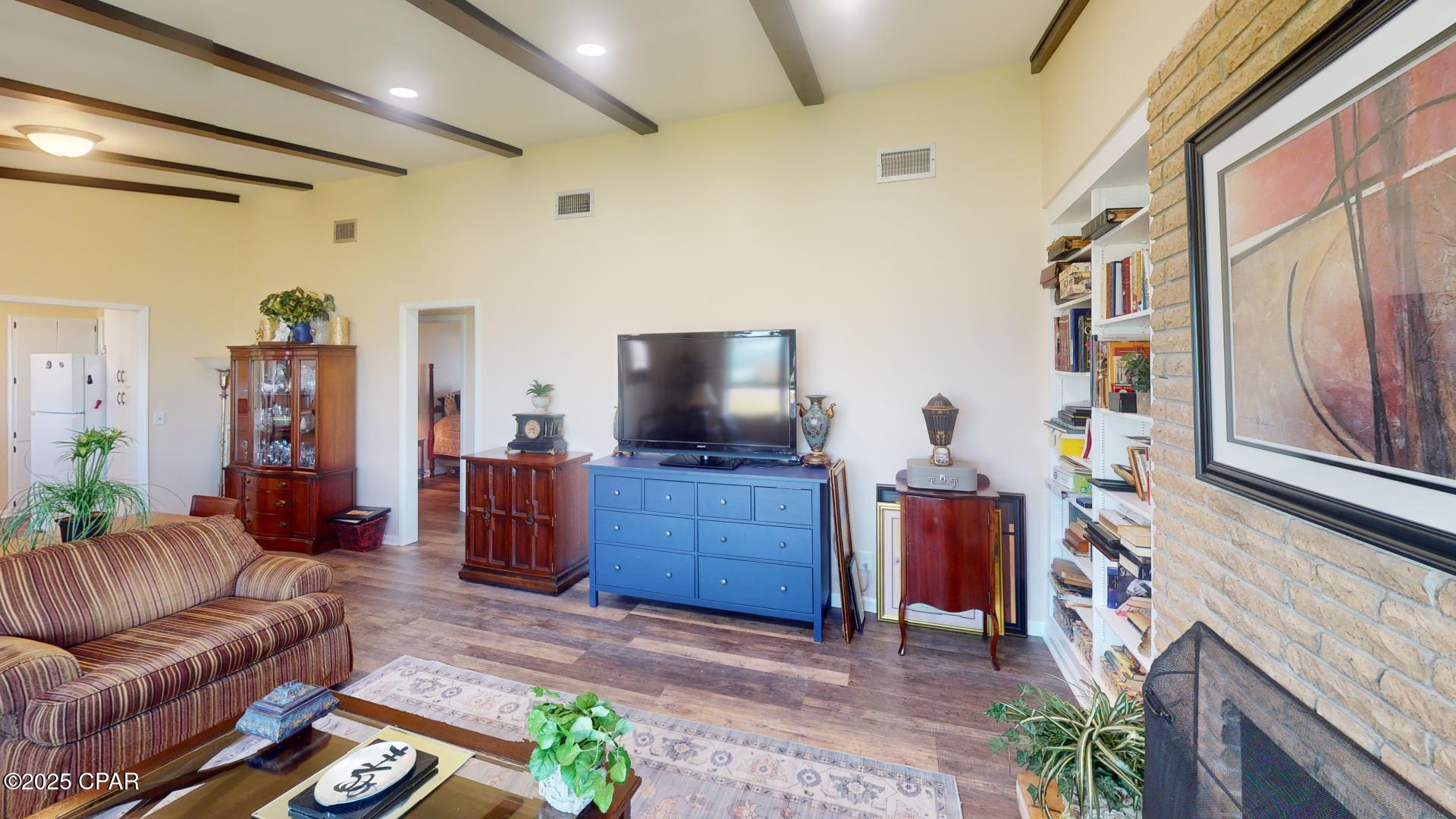 3700 Shoreline Circle