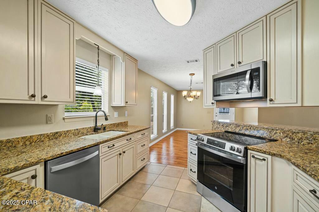 142 Heritage Cir