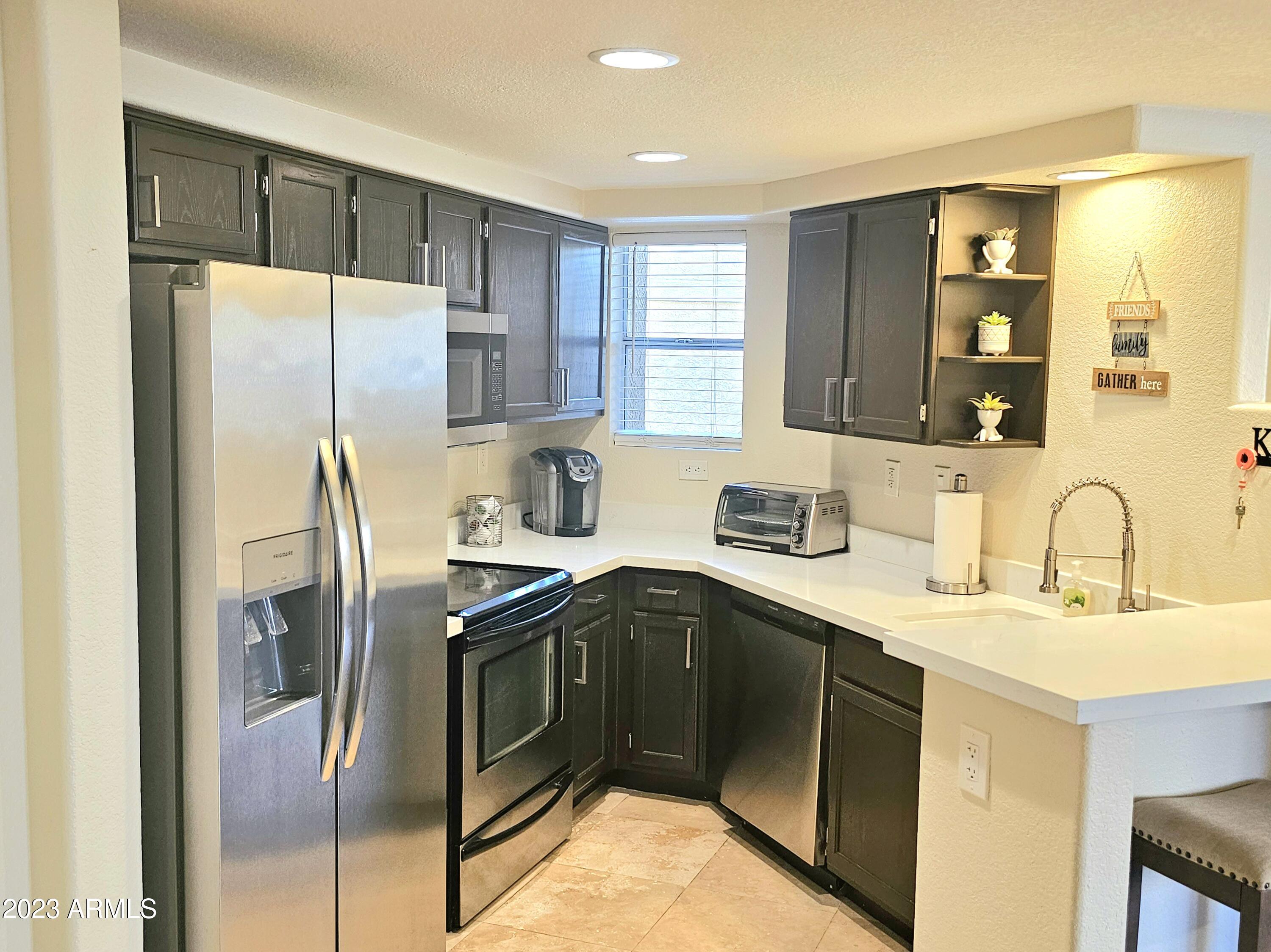 10410 N CAVE CREEK Road, 1081