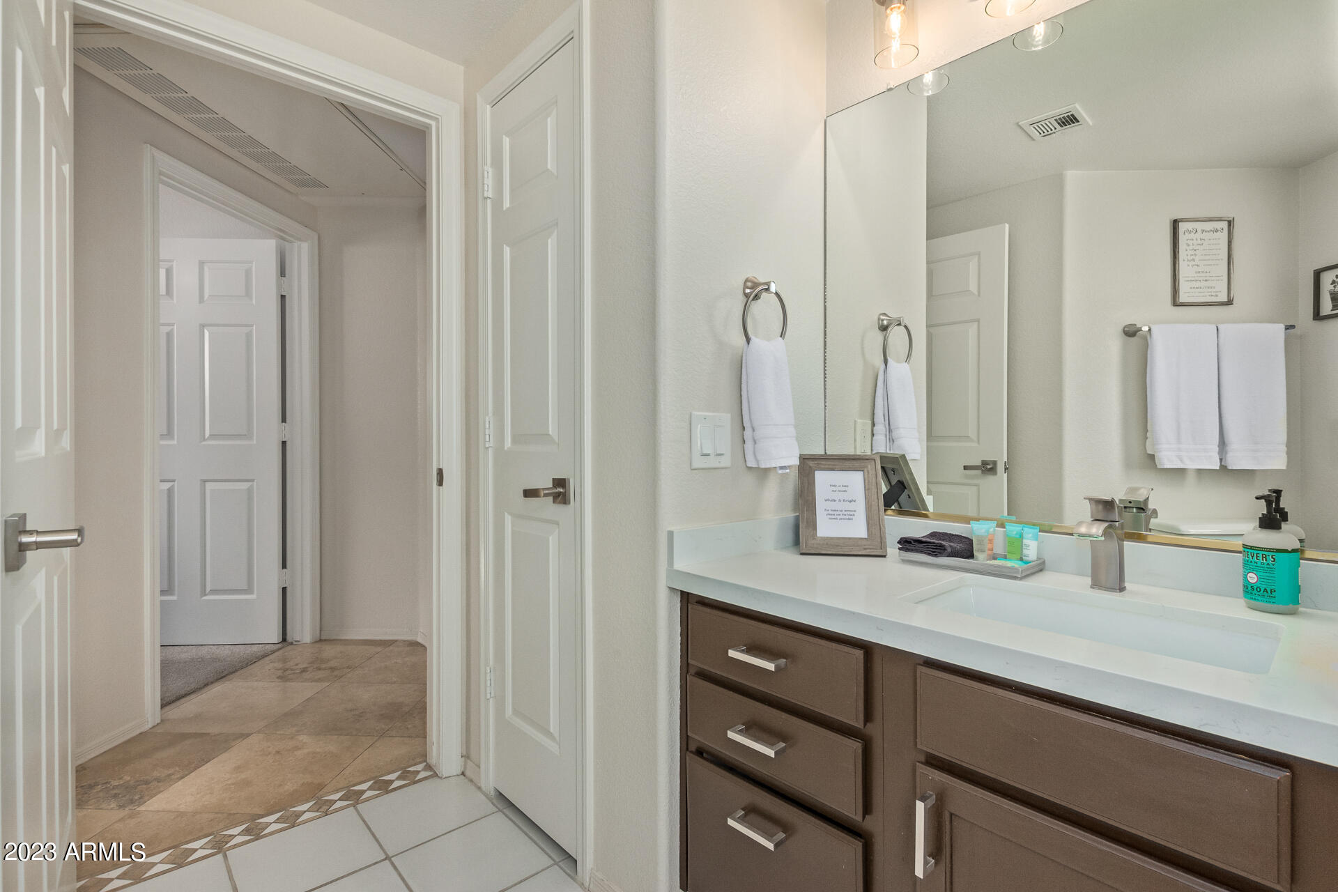 10410 N CAVE CREEK Road, 1081