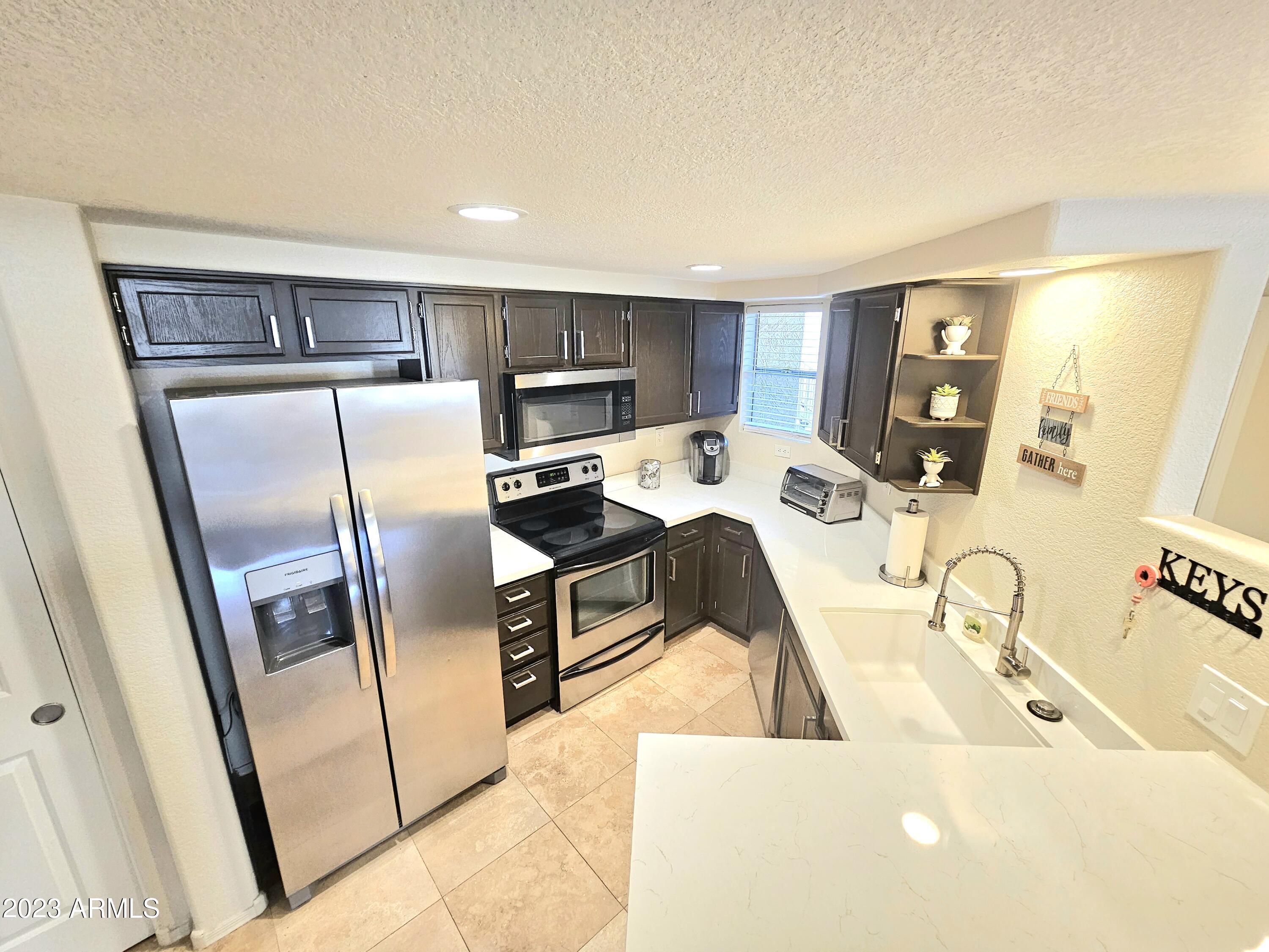 10410 N CAVE CREEK Road, 1081