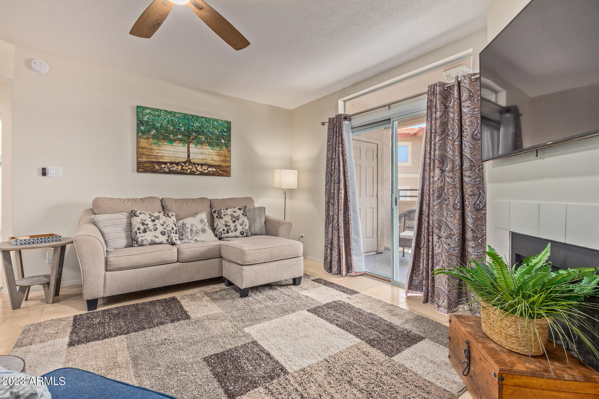 10410 N CAVE CREEK Road, 1081