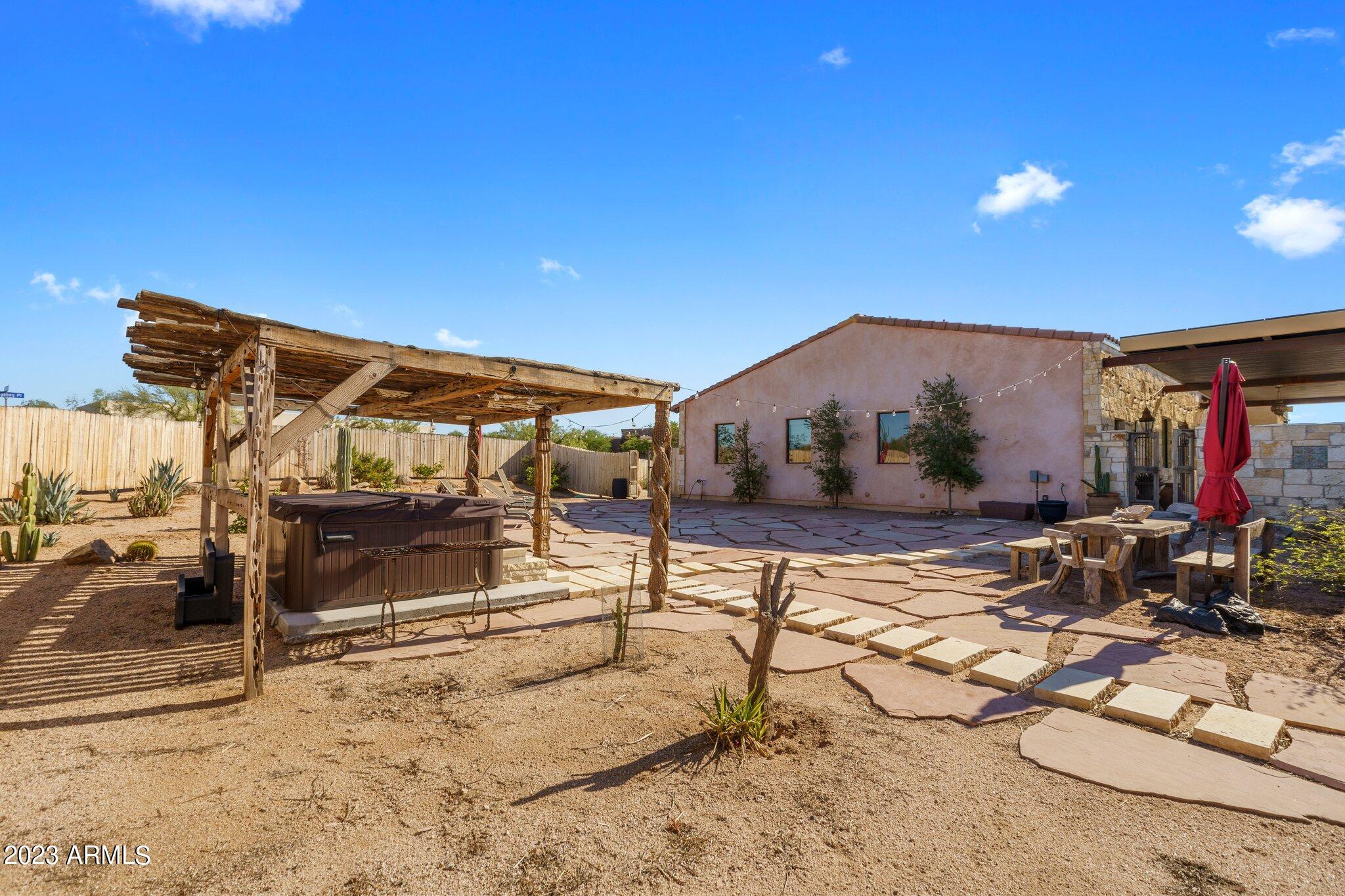 13609 E HEDGEHOG Place