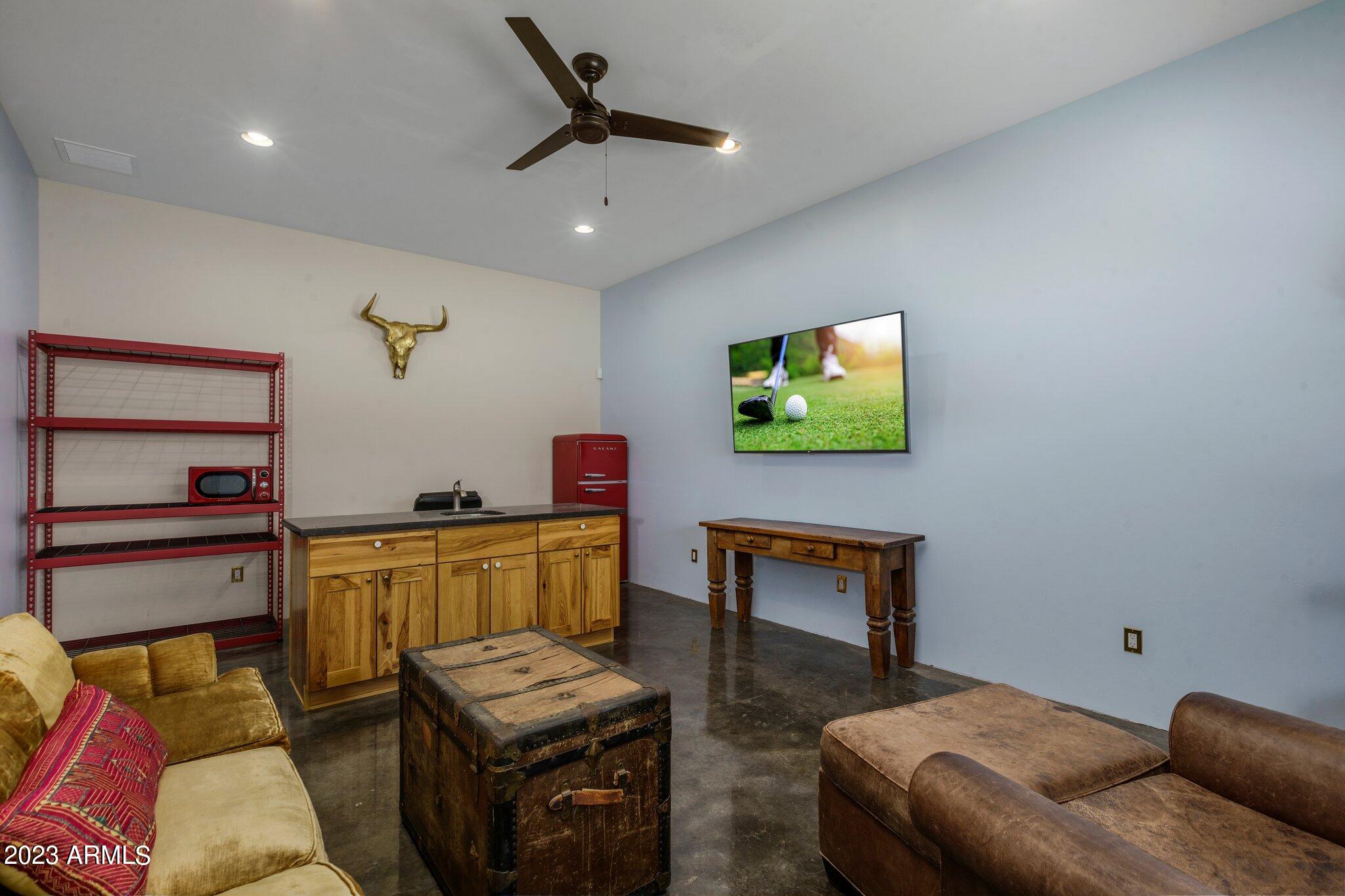 13609 E HEDGEHOG Place