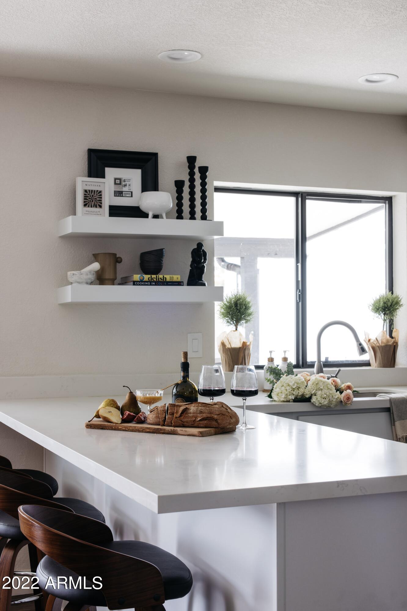 5723 E THUNDERBIRD Road