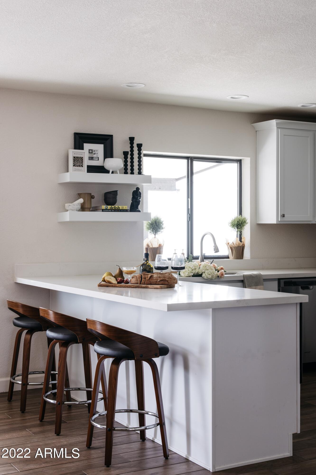 5723 E THUNDERBIRD Road