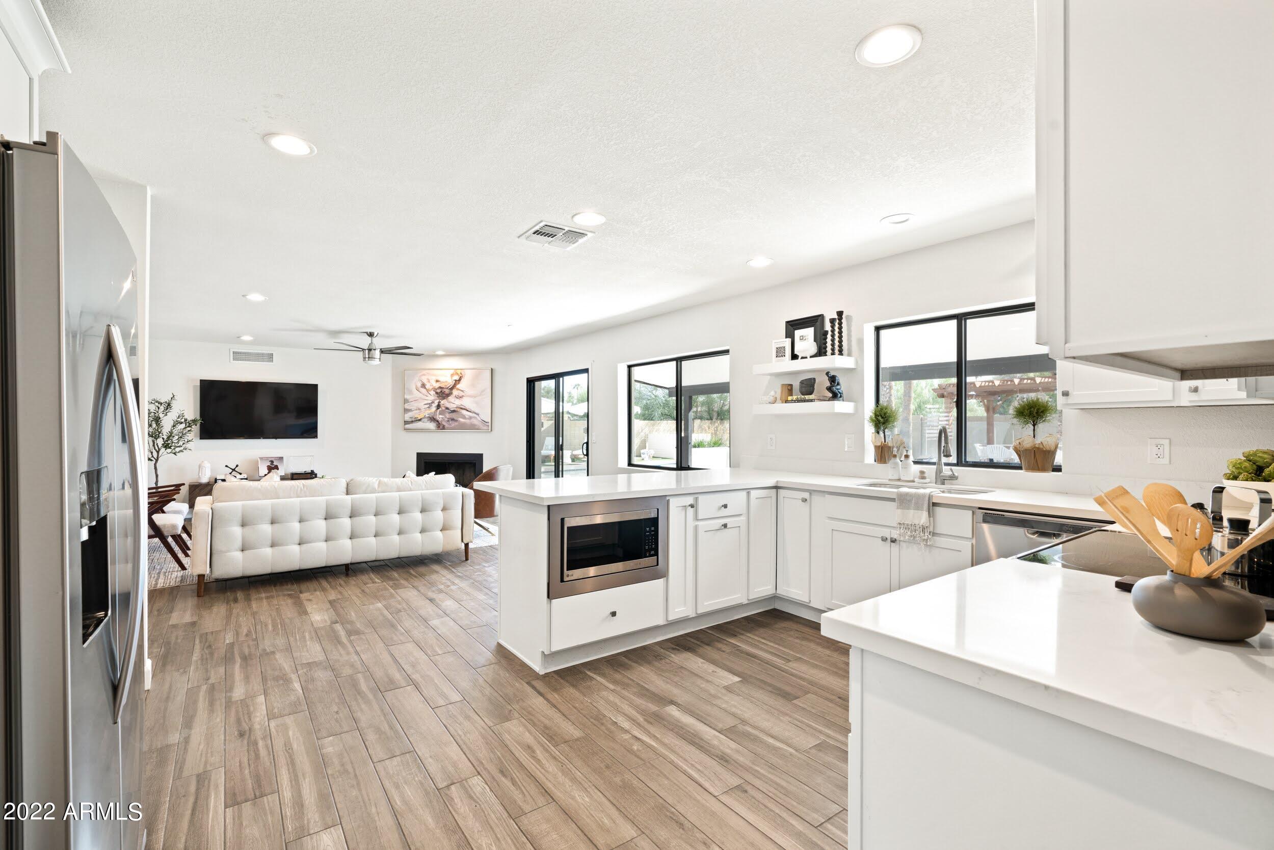 5723 E THUNDERBIRD Road