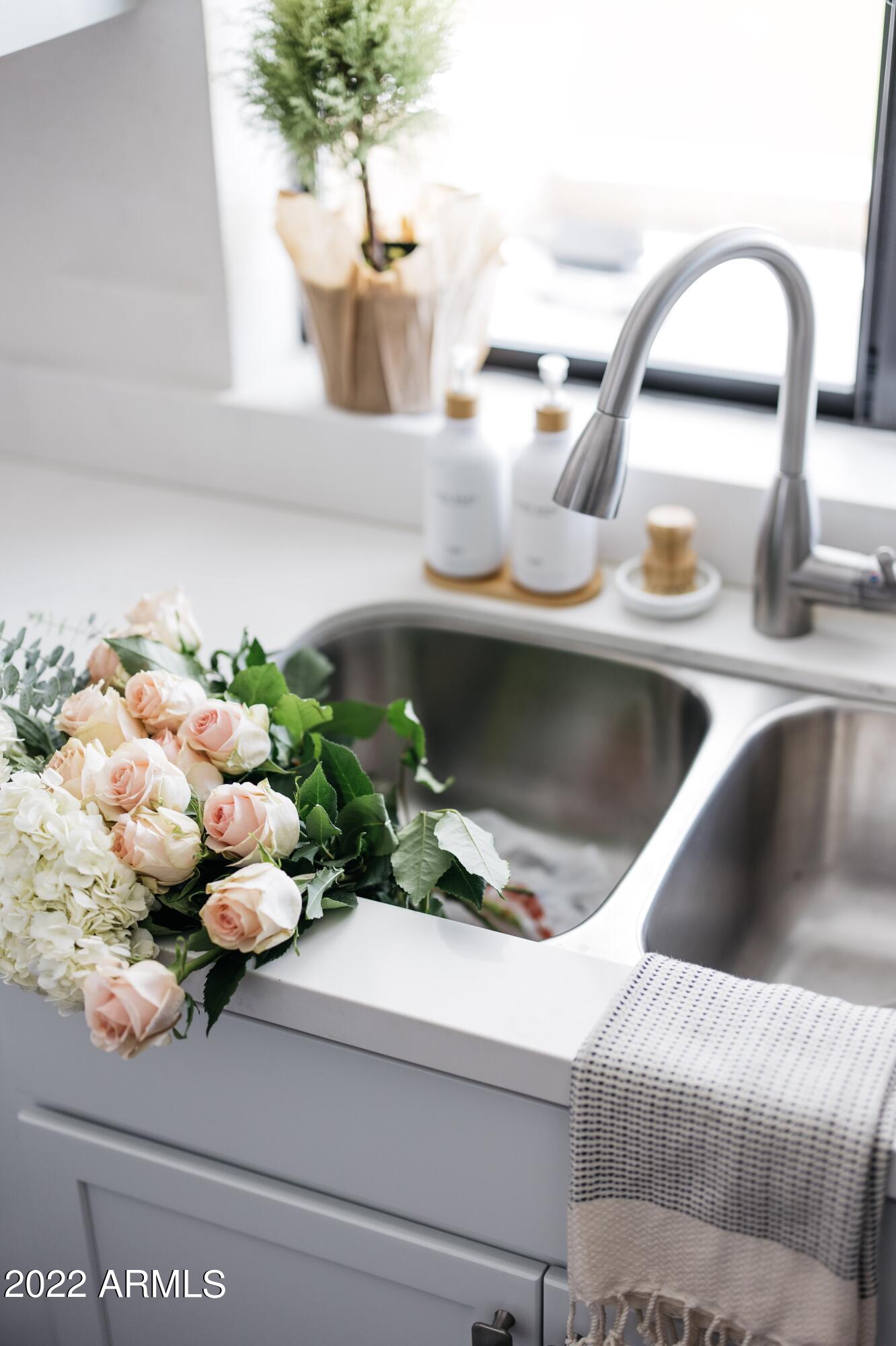 5723 E THUNDERBIRD Road