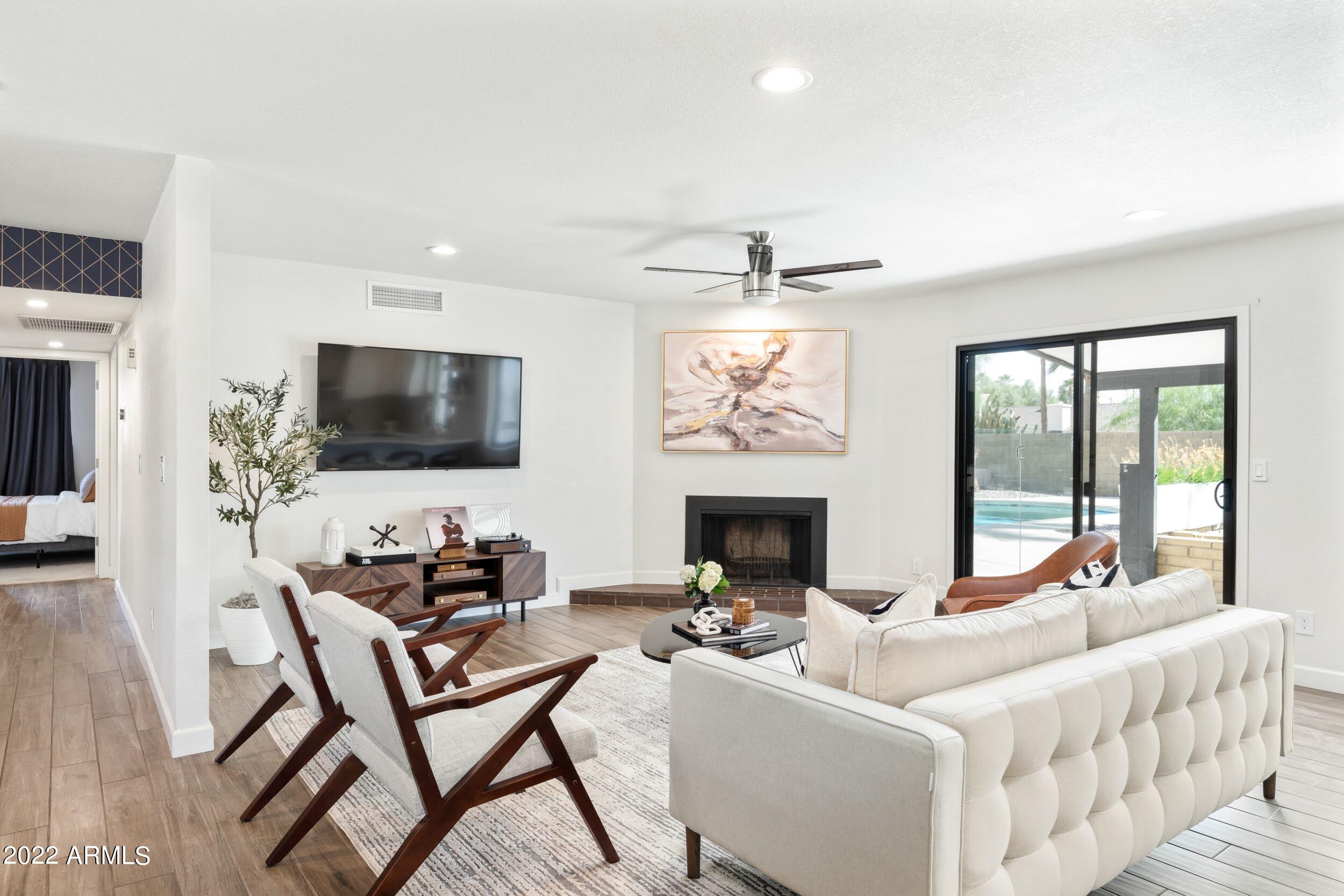 5723 E THUNDERBIRD Road