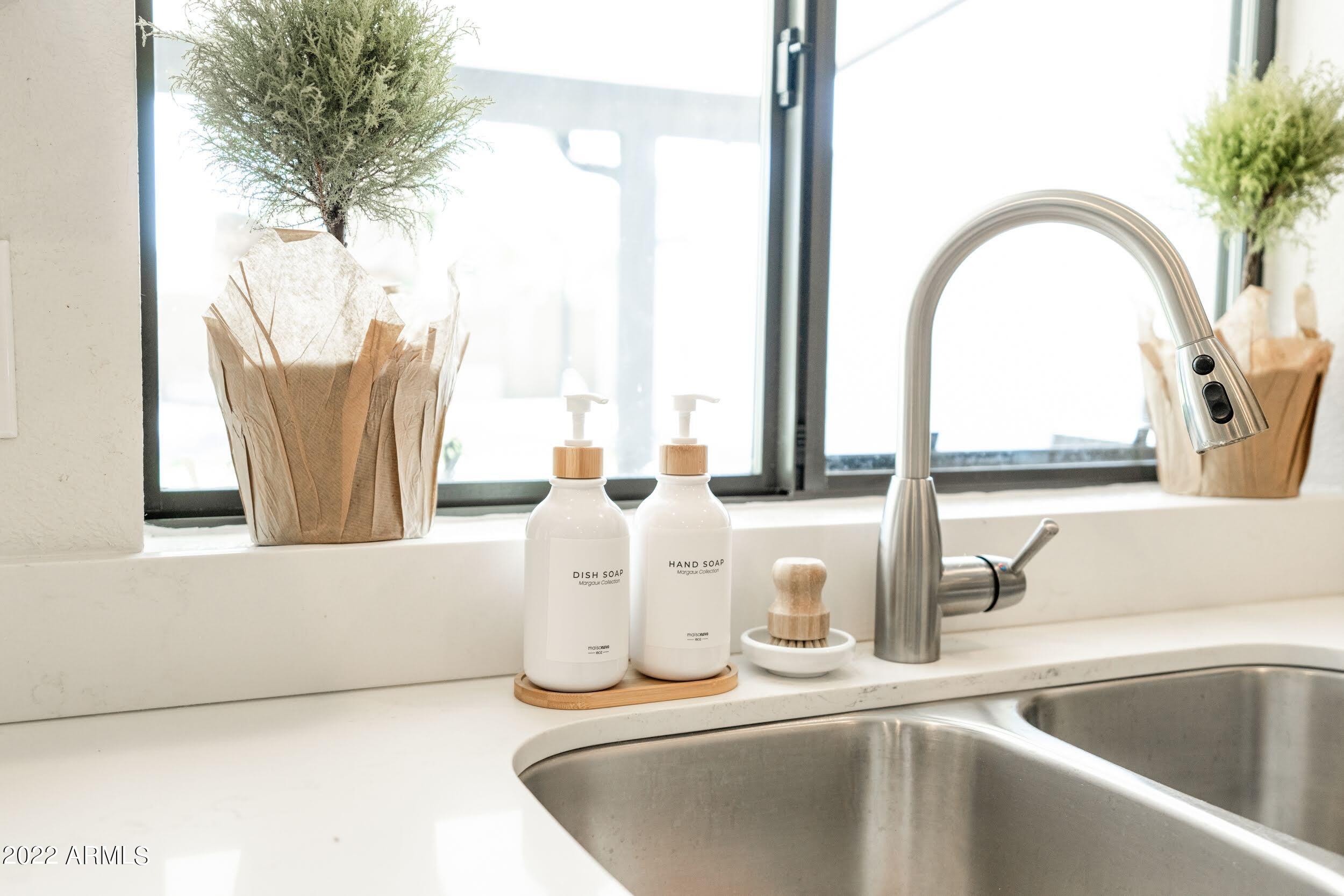 5723 E THUNDERBIRD Road