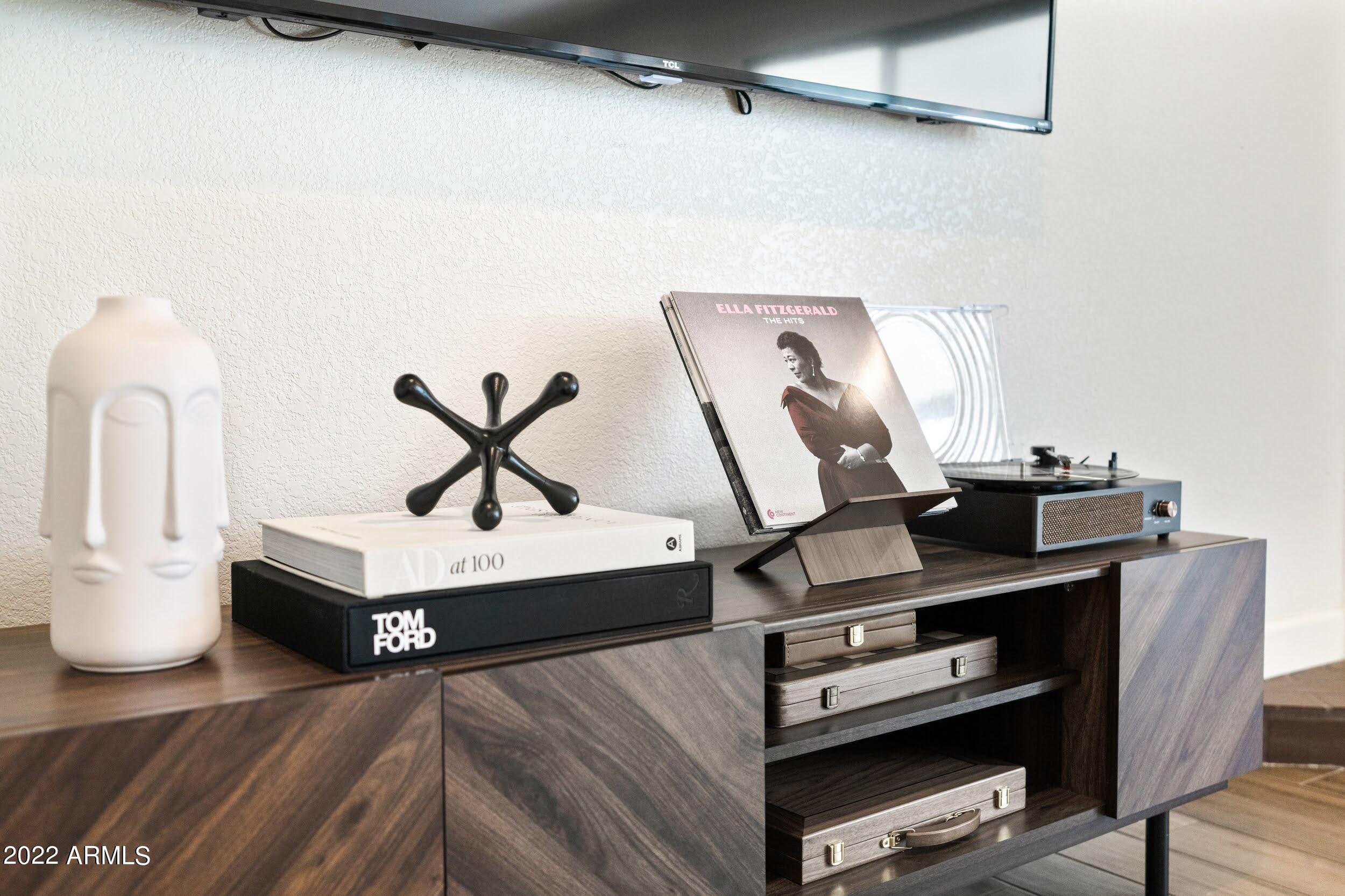 5723 E THUNDERBIRD Road