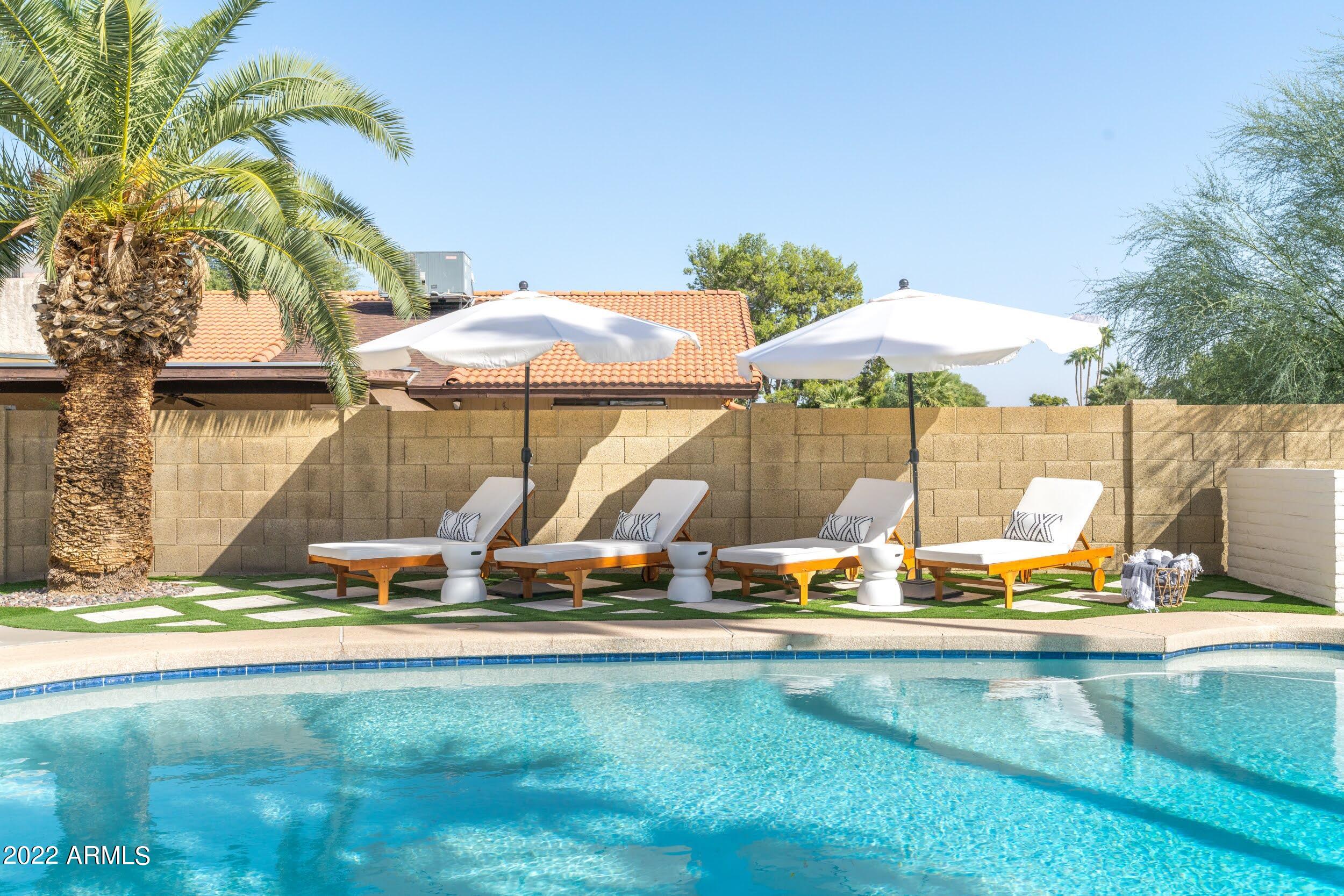 5723 E THUNDERBIRD Road