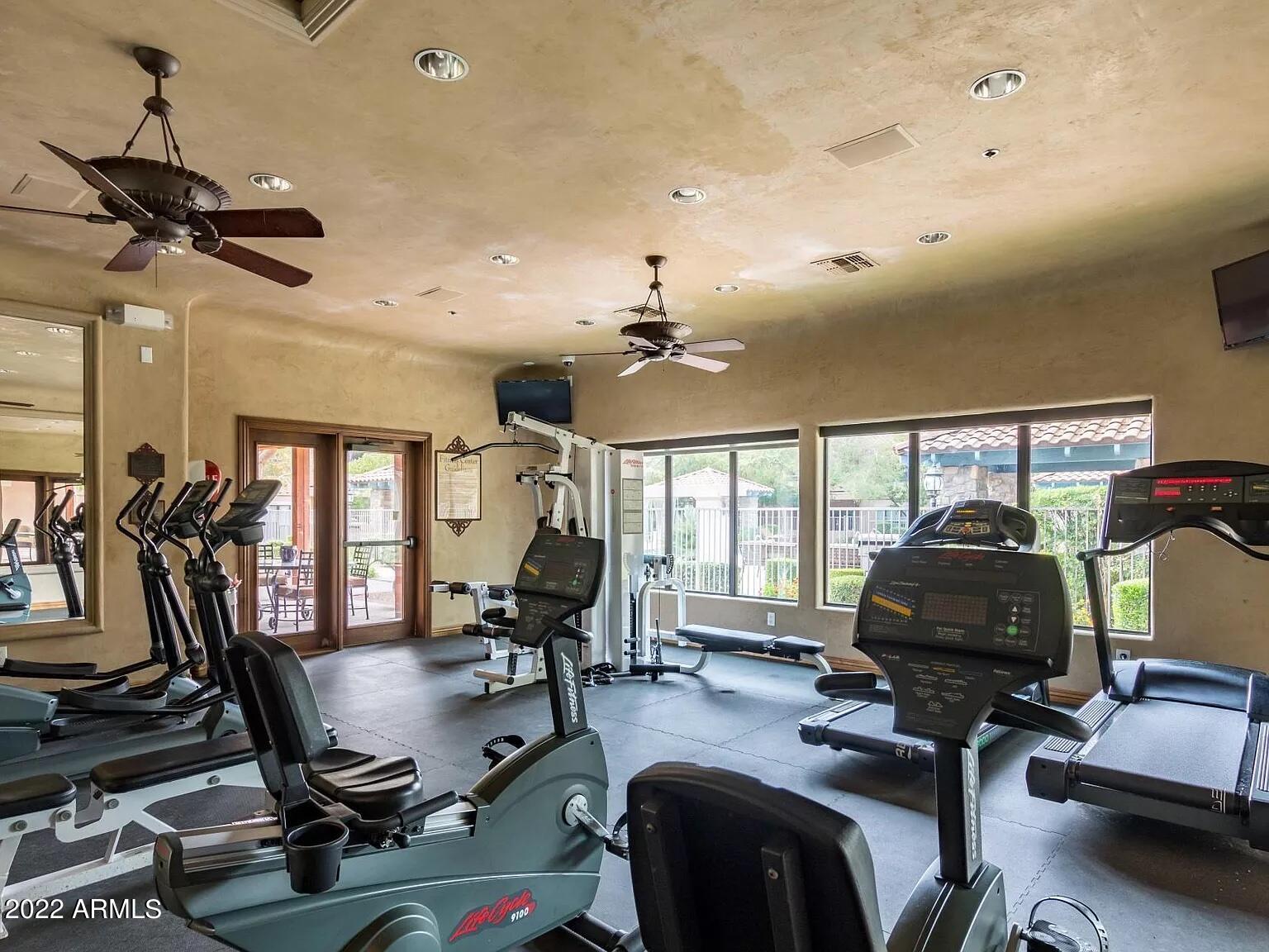 20660 N 40TH Street N, 1095