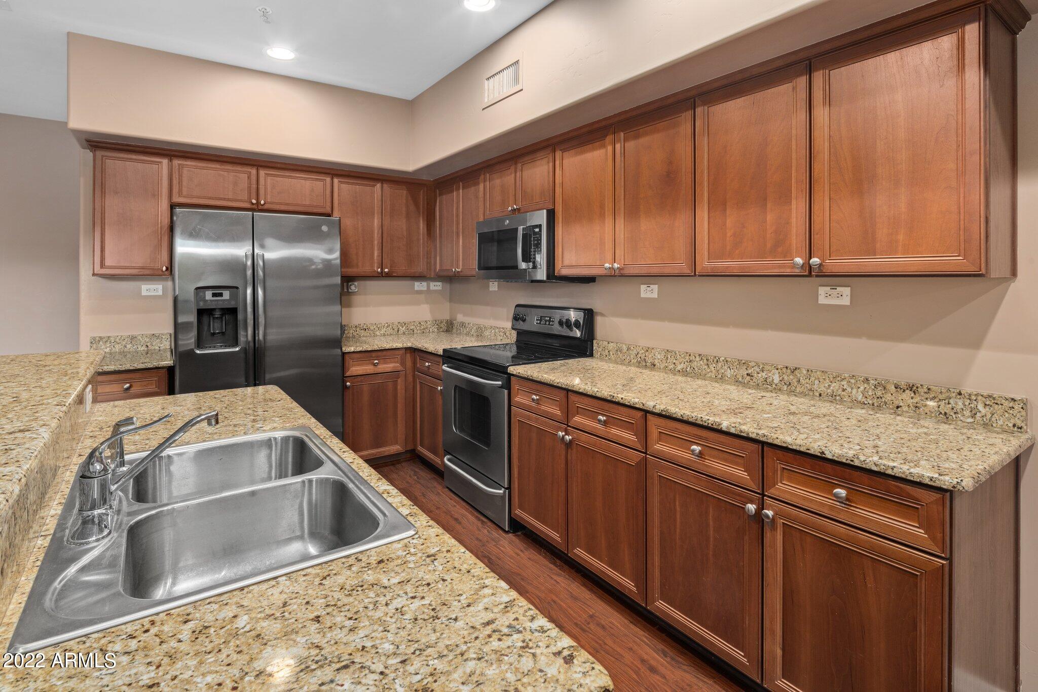 20660 N 40TH Street N, 1095