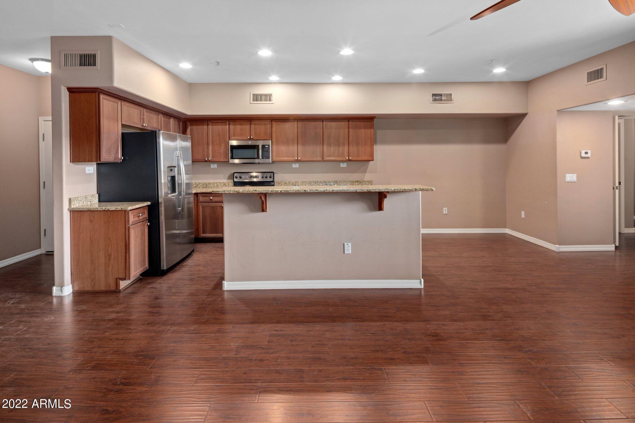 20660 N 40TH Street N, 1095