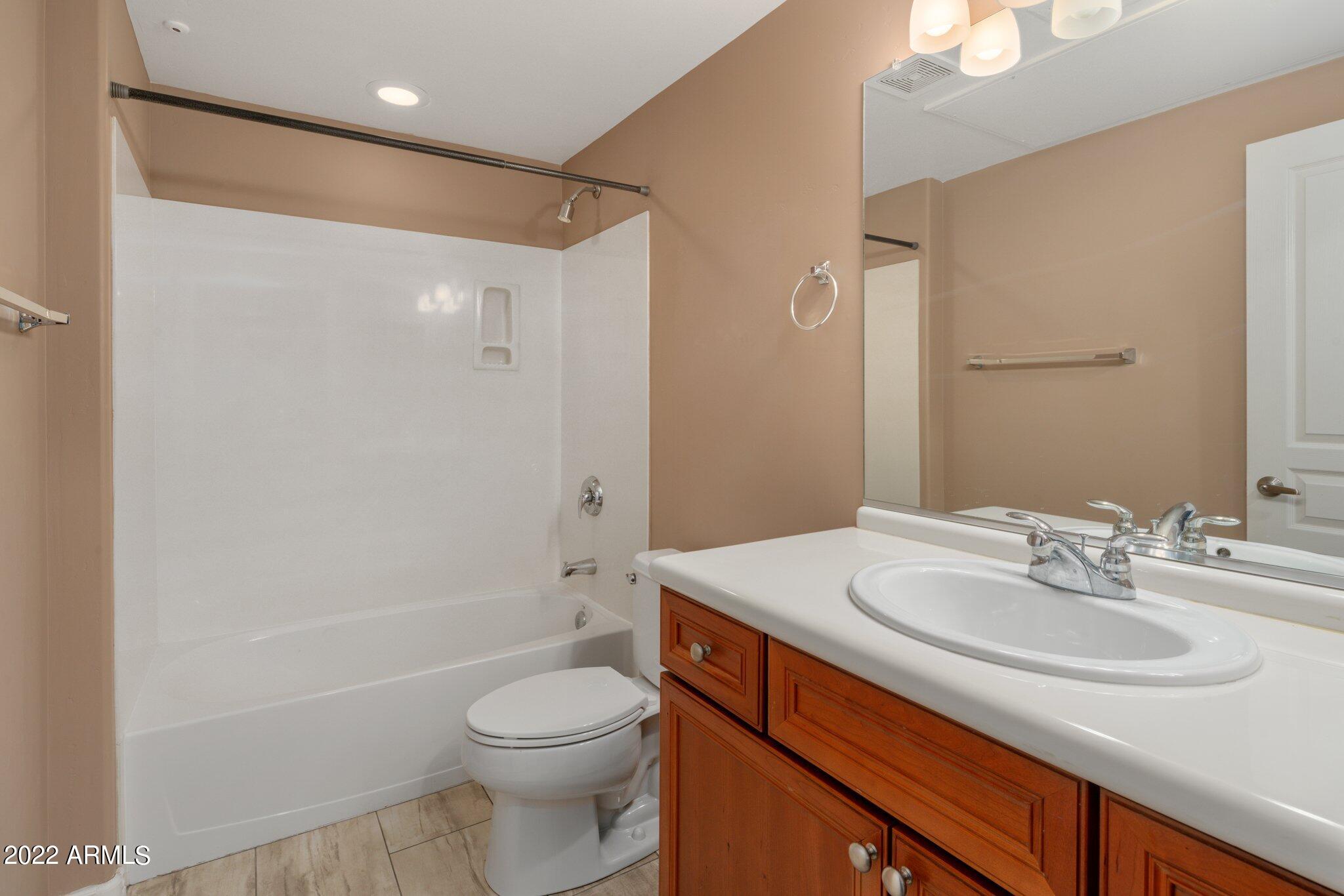 20660 N 40TH Street N, 1095