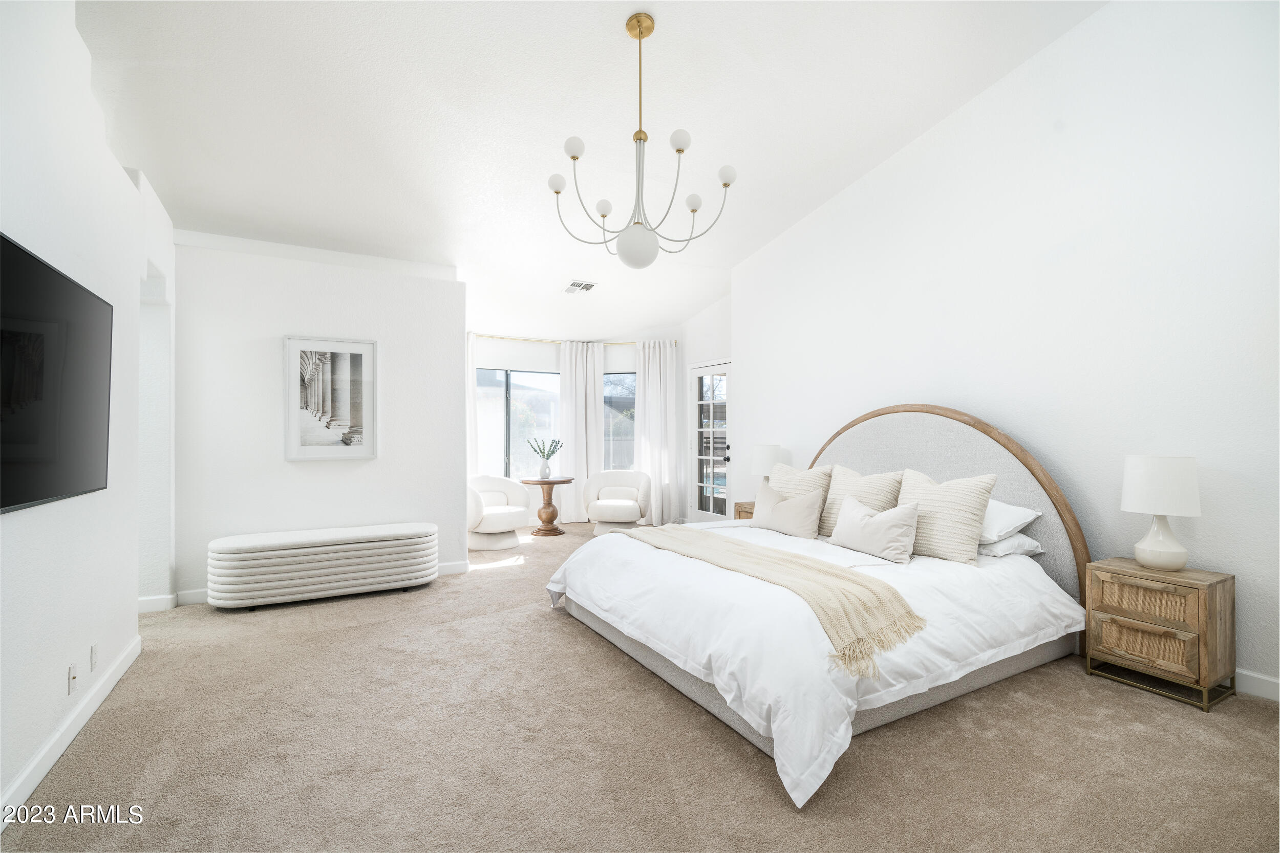 5335 E GROVERS Avenue