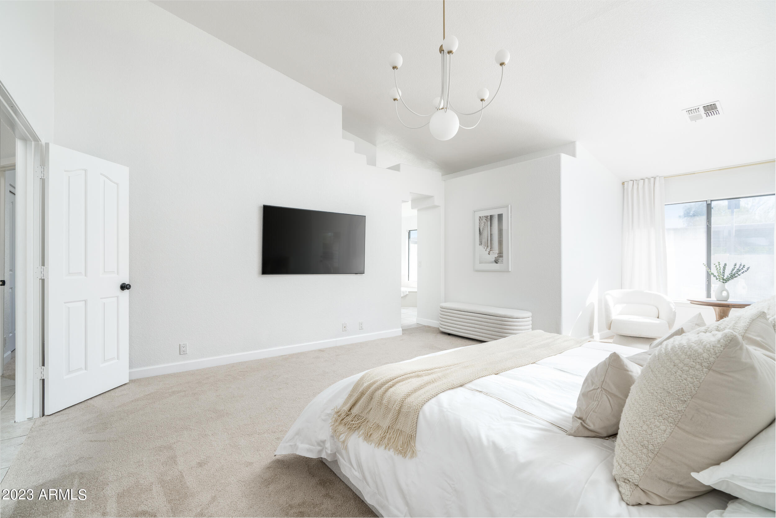 5335 E GROVERS Avenue