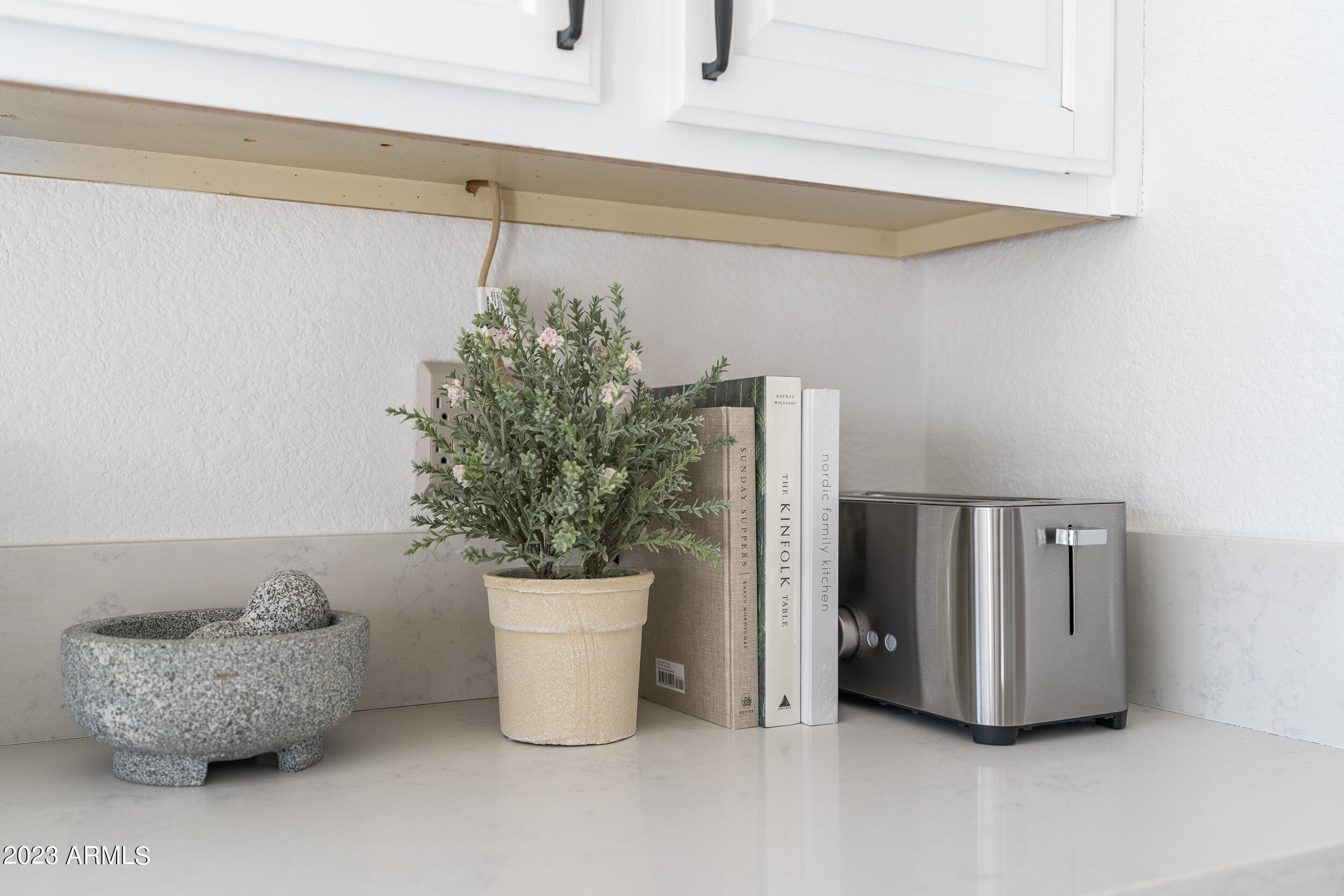 5335 E GROVERS Avenue