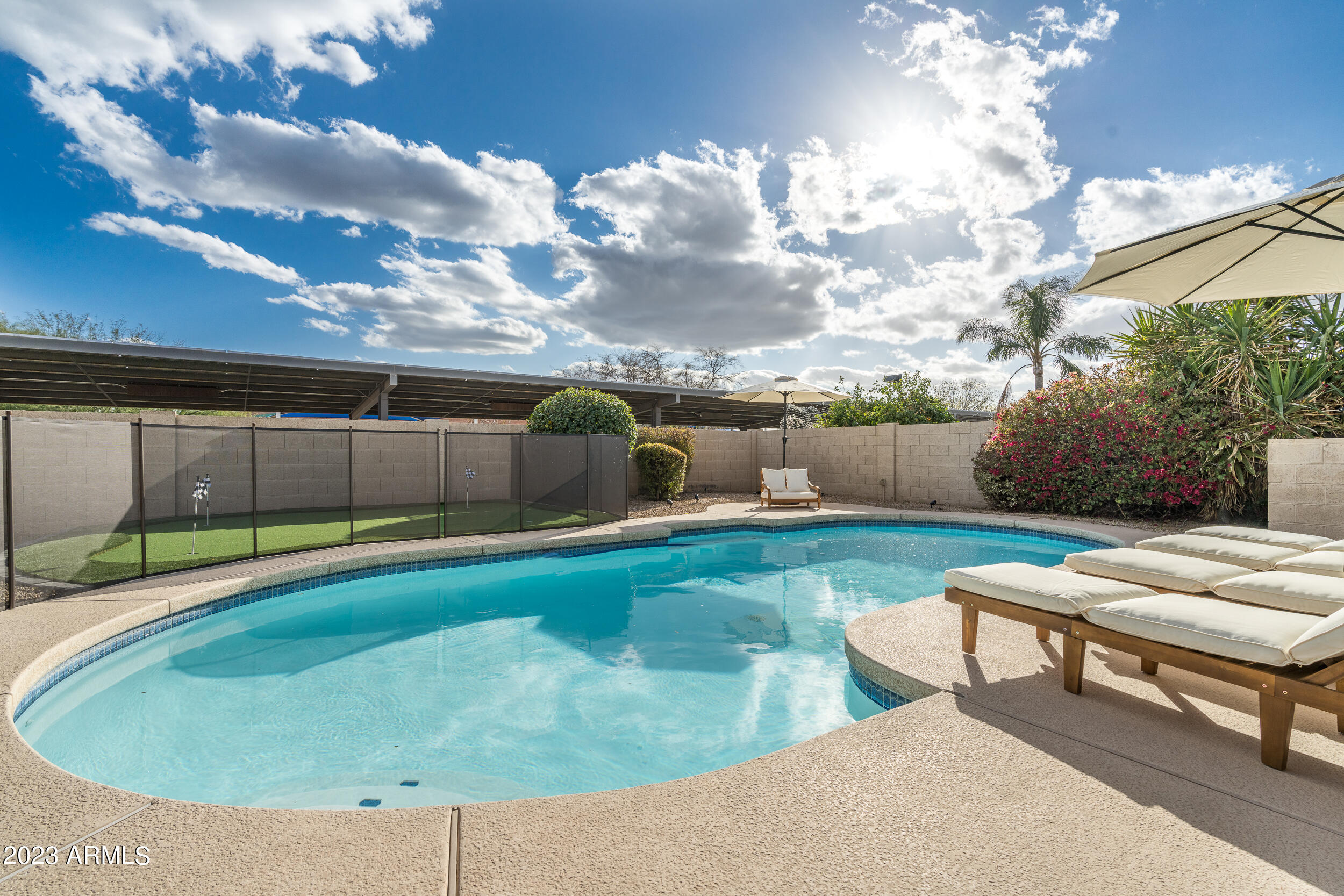 5335 E GROVERS Avenue