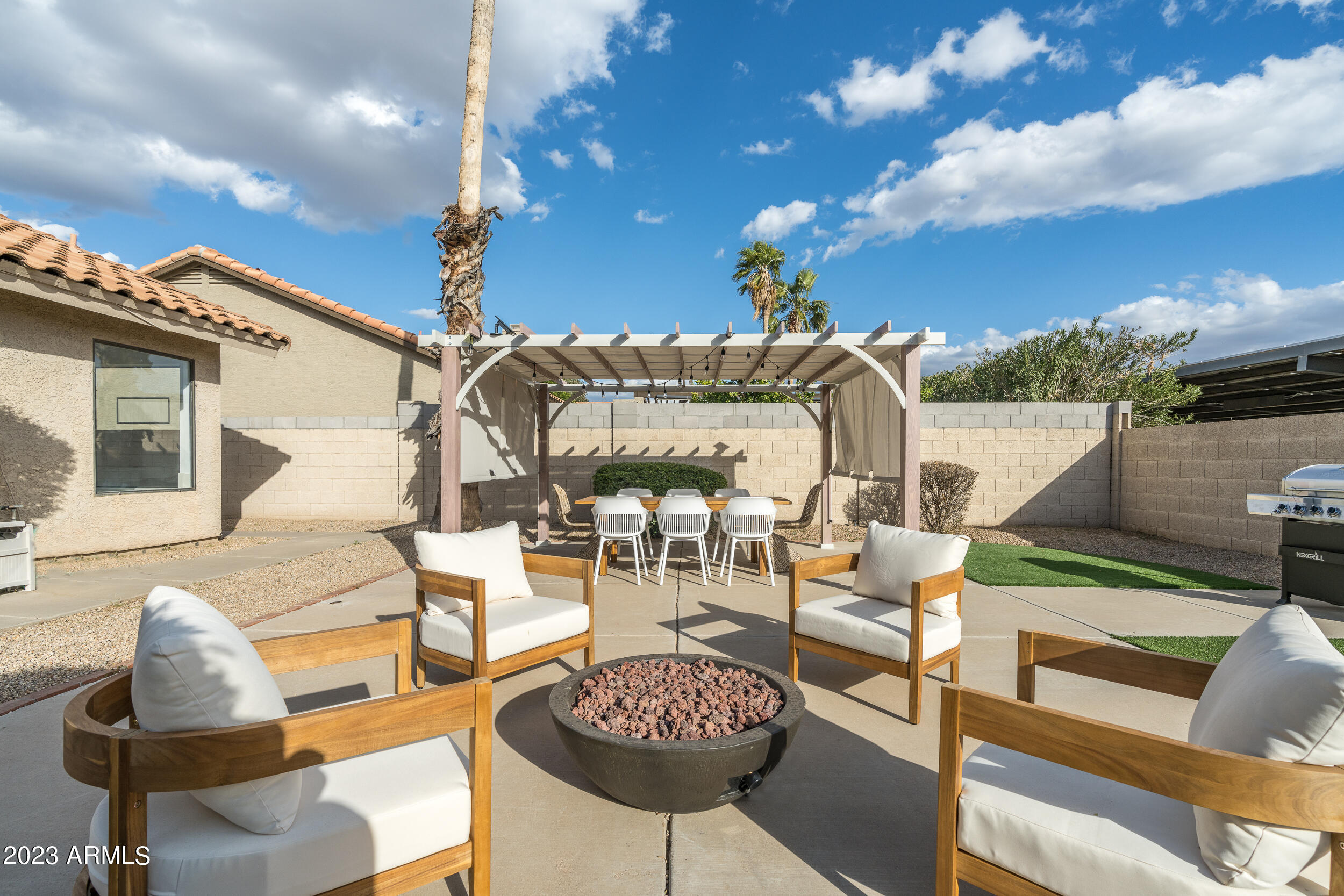 5335 E GROVERS Avenue