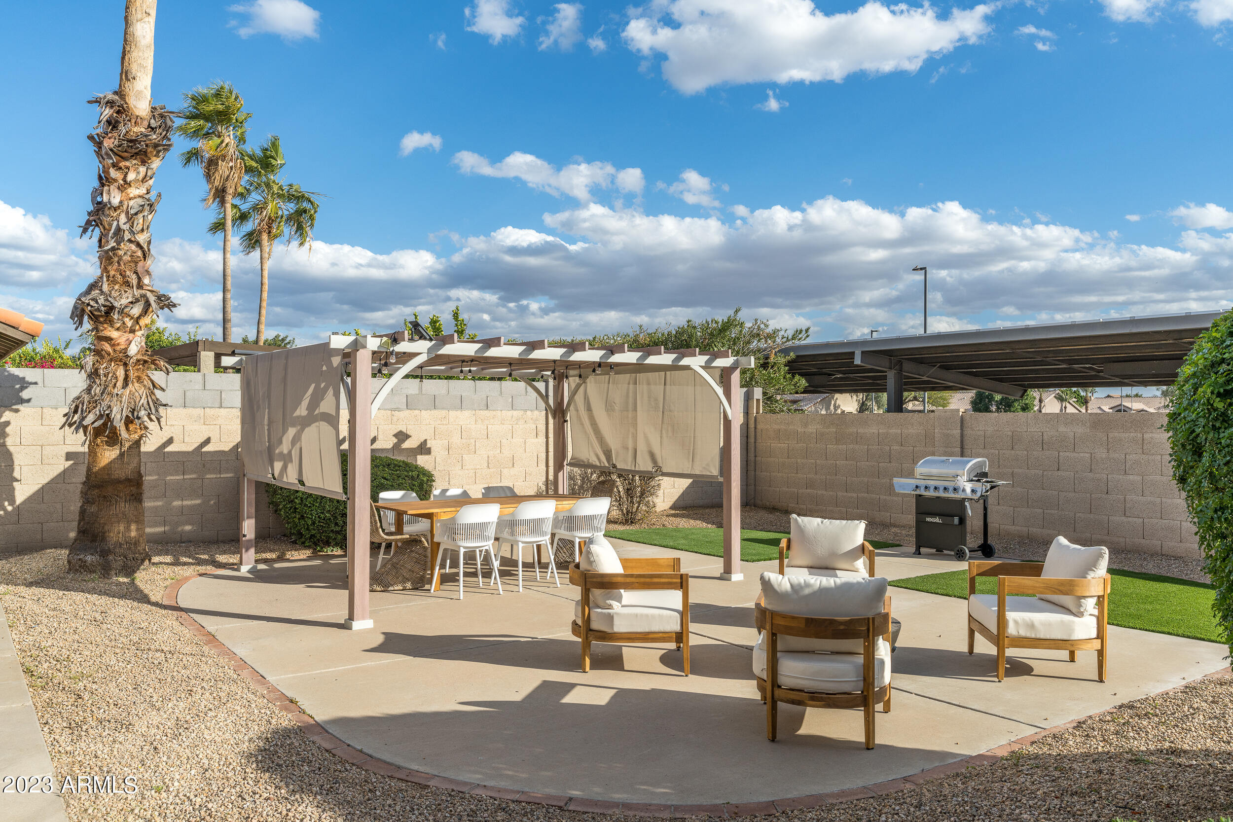 5335 E GROVERS Avenue