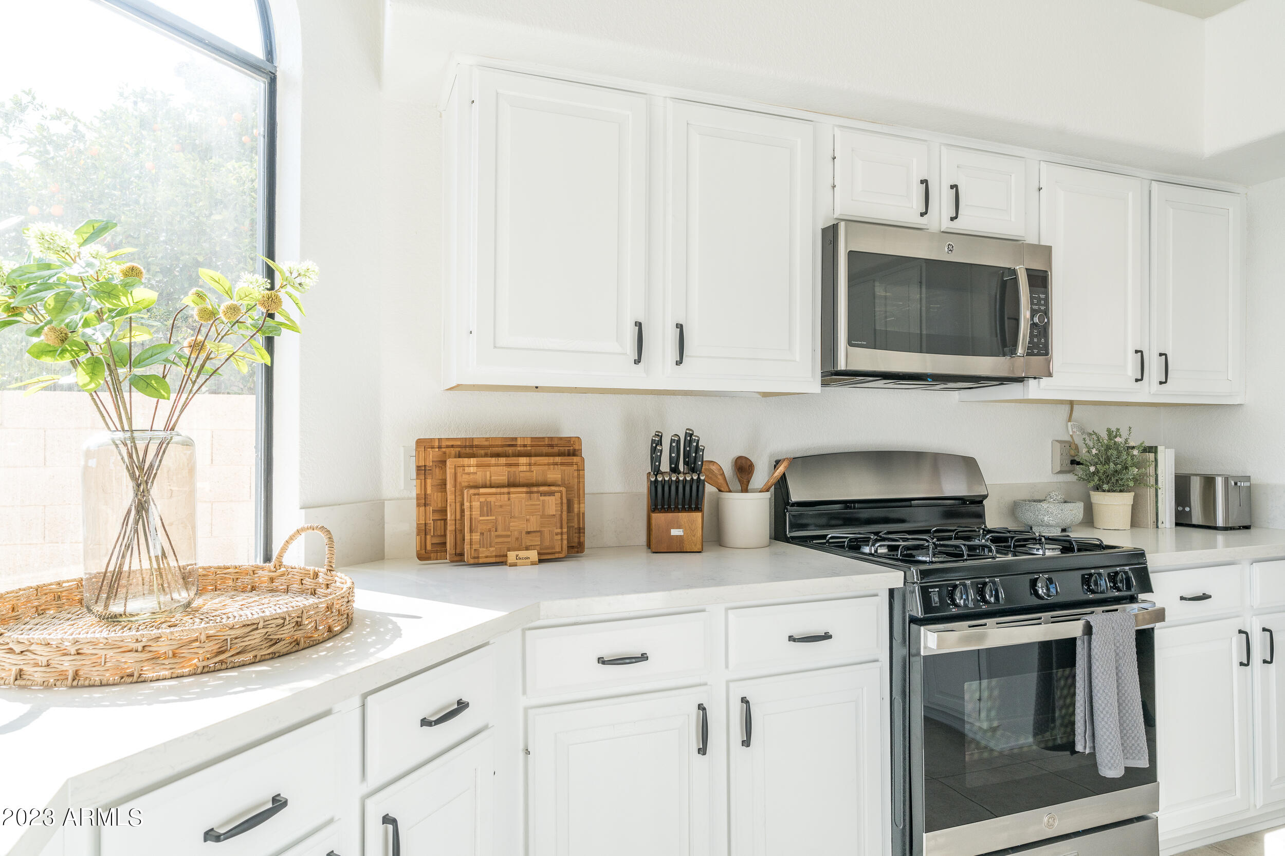 5335 E GROVERS Avenue