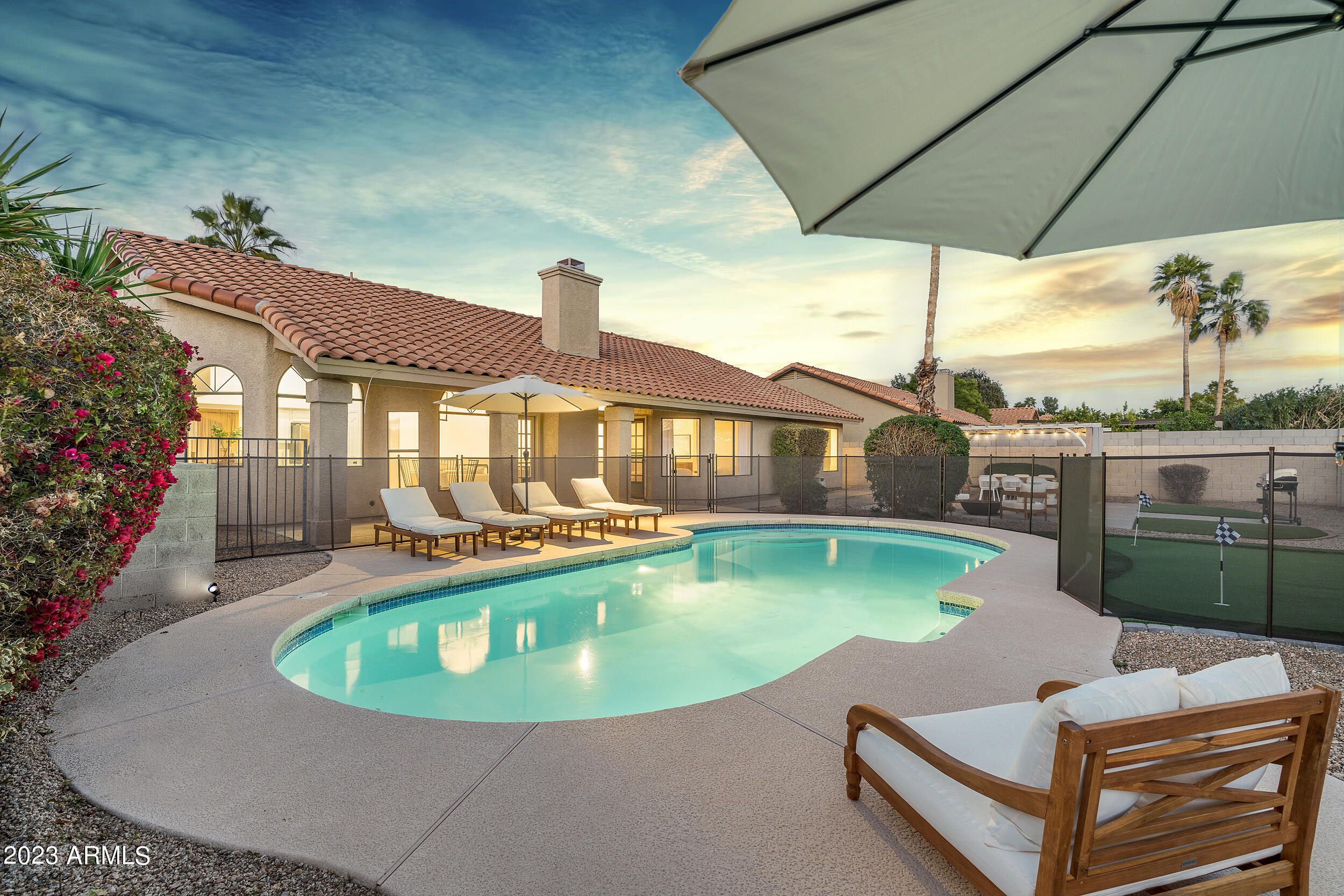 5335 E GROVERS Avenue