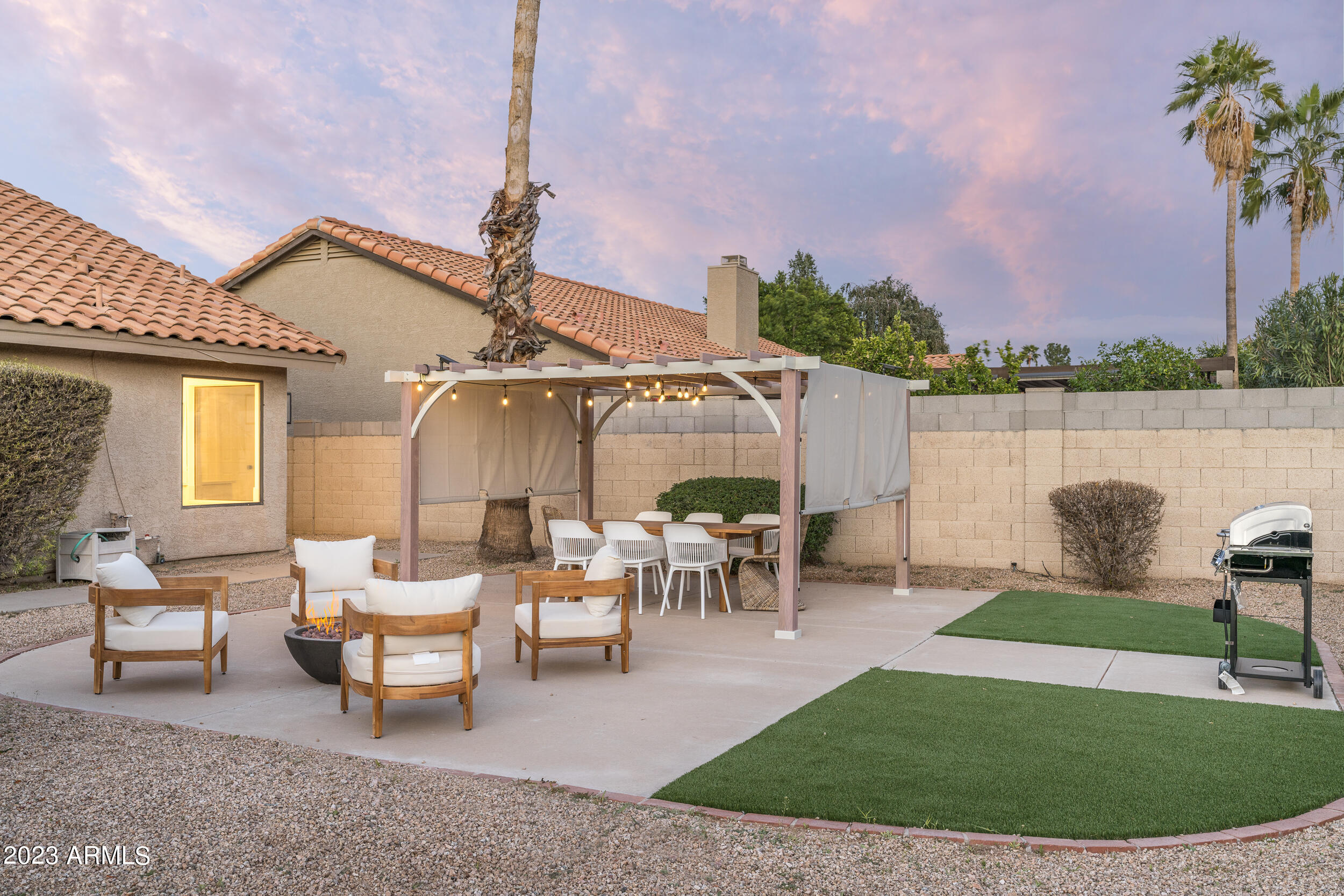 5335 E GROVERS Avenue