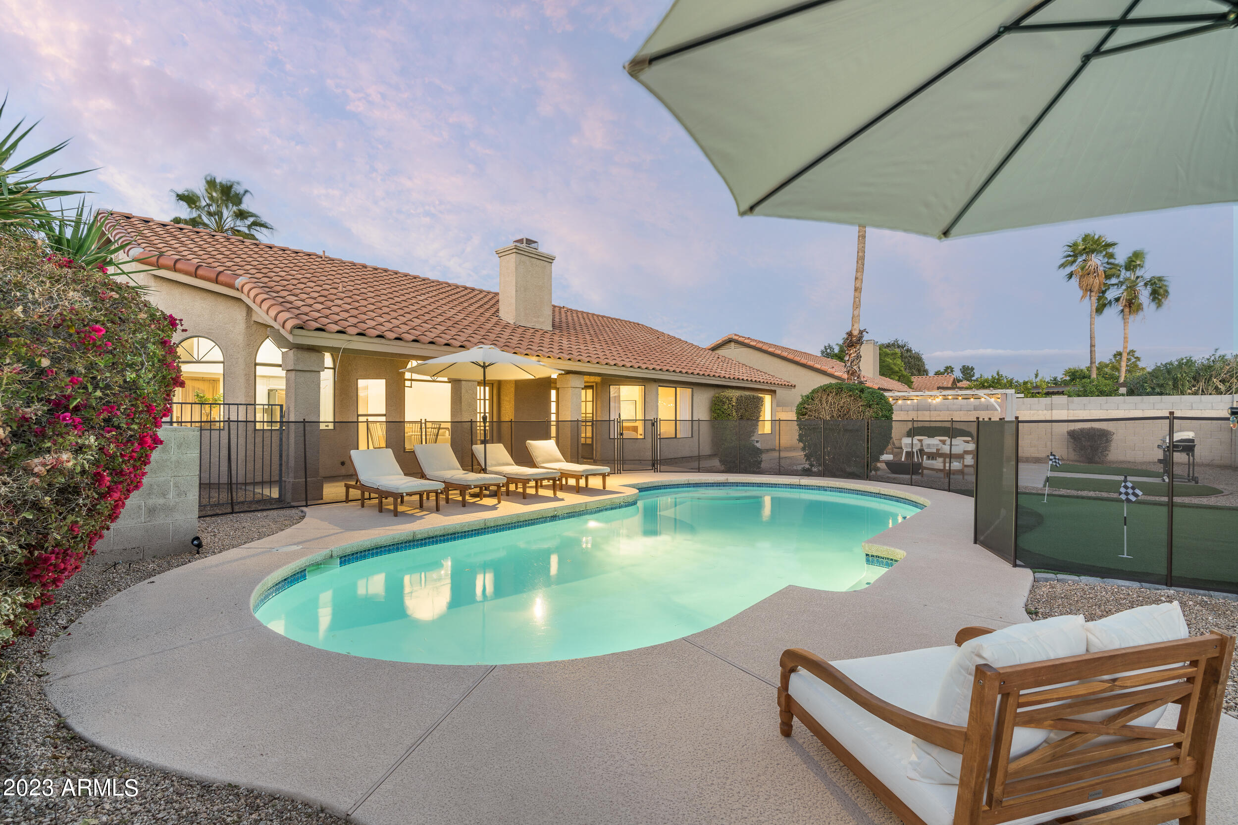 5335 E GROVERS Avenue