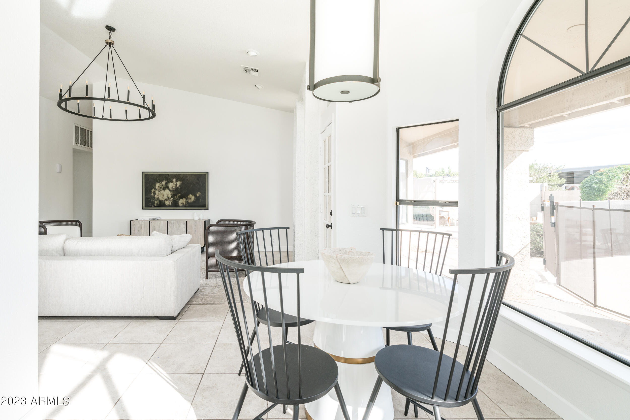 5335 E GROVERS Avenue