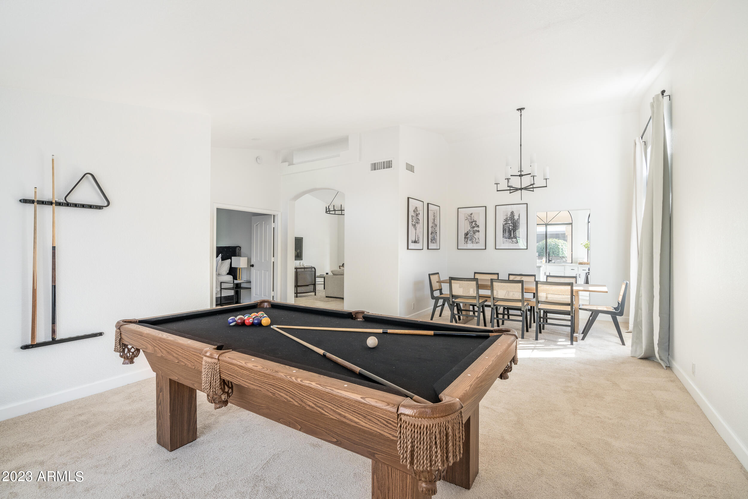 5335 E GROVERS Avenue