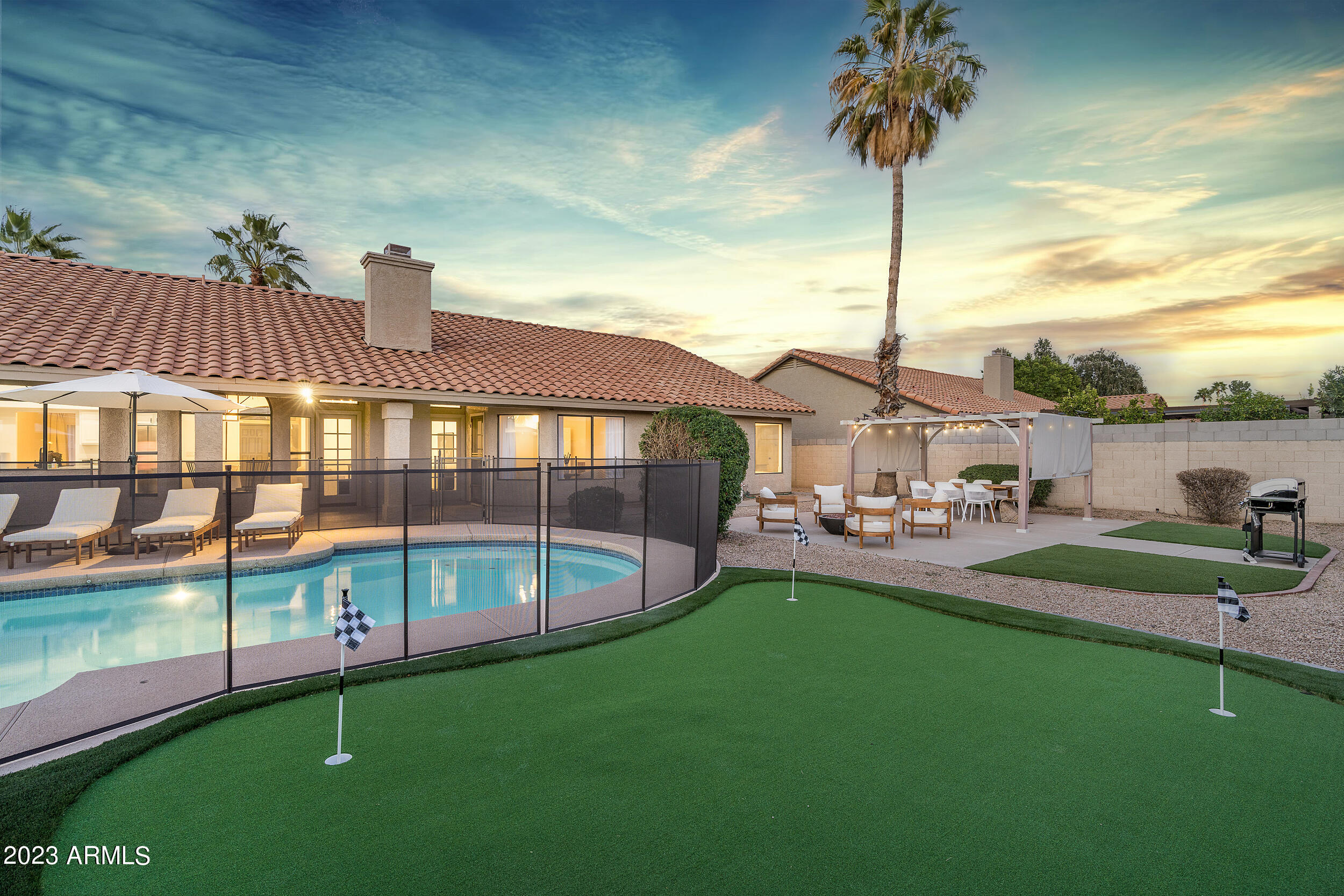 5335 E GROVERS Avenue