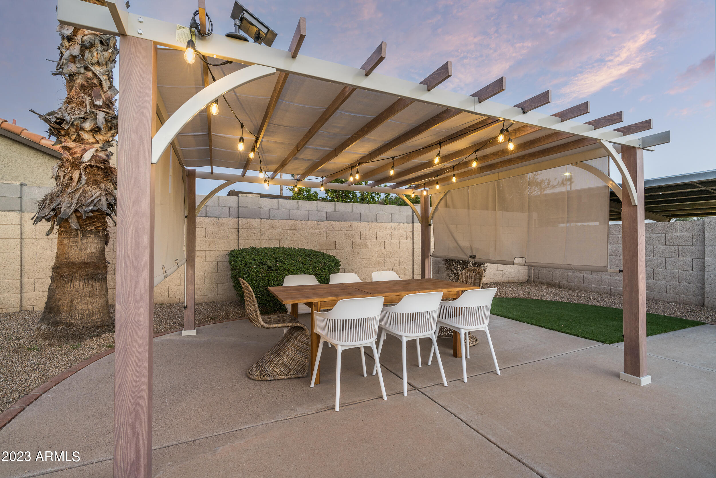 5335 E GROVERS Avenue