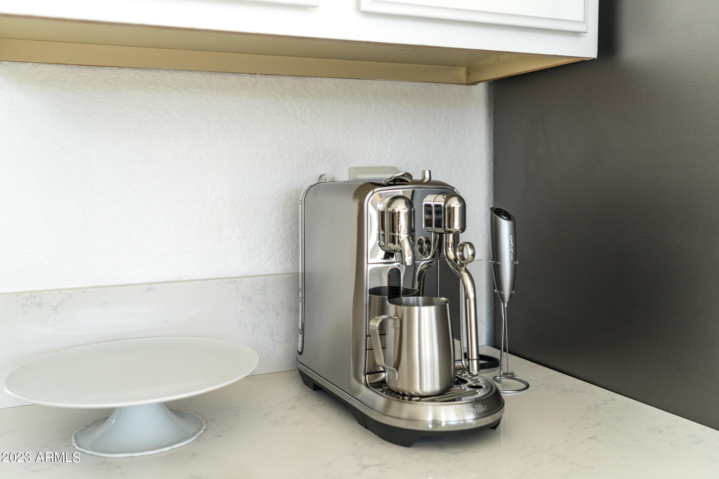 5335 E GROVERS Avenue