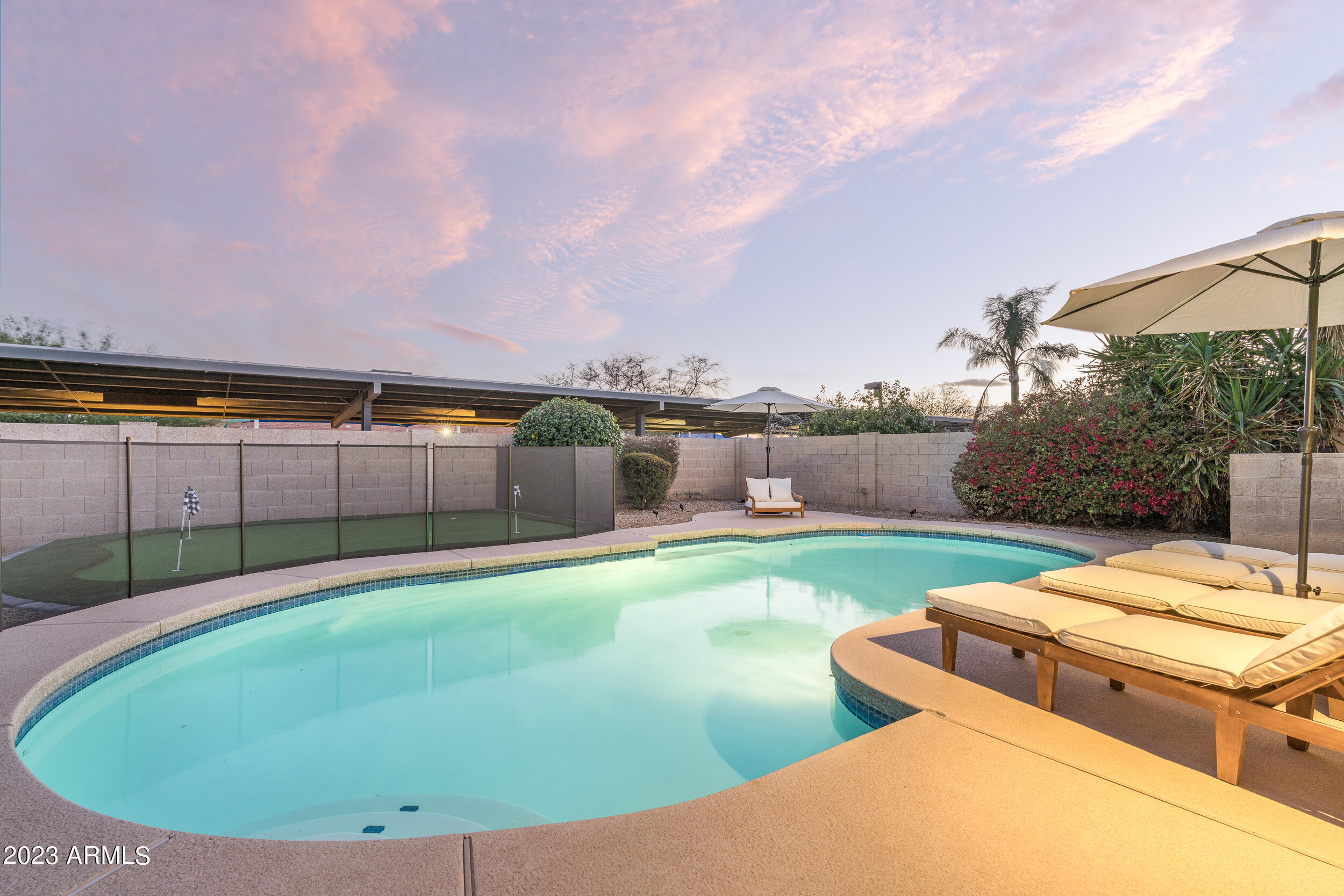 5335 E GROVERS Avenue