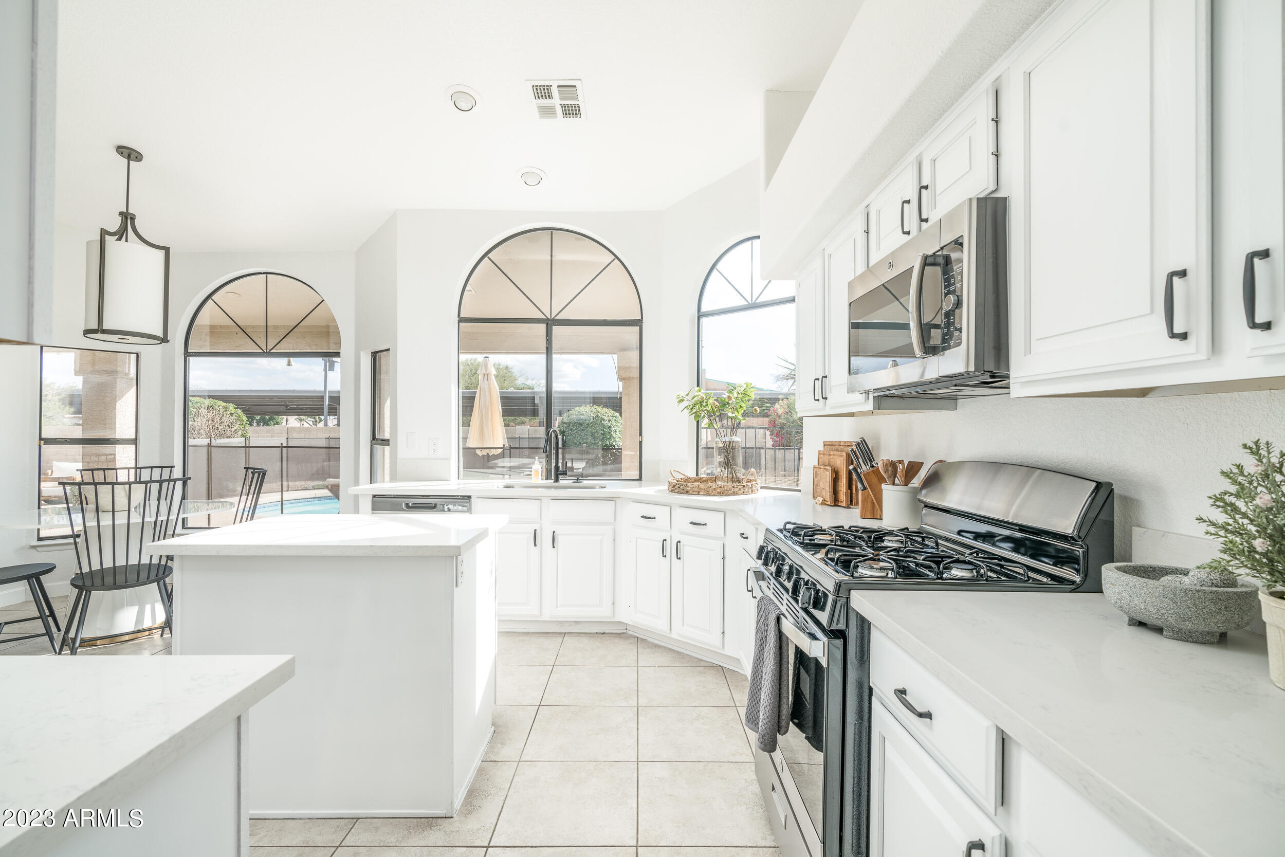 5335 E GROVERS Avenue