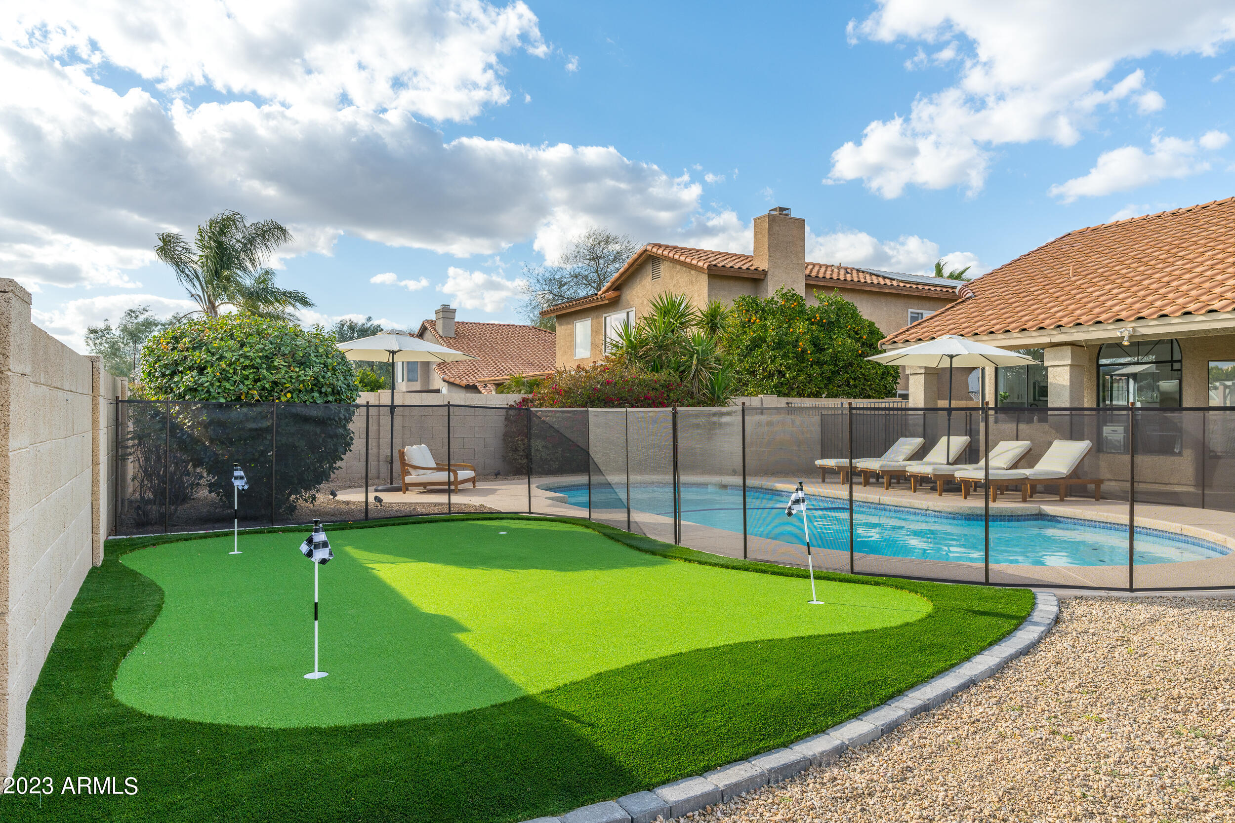 5335 E GROVERS Avenue