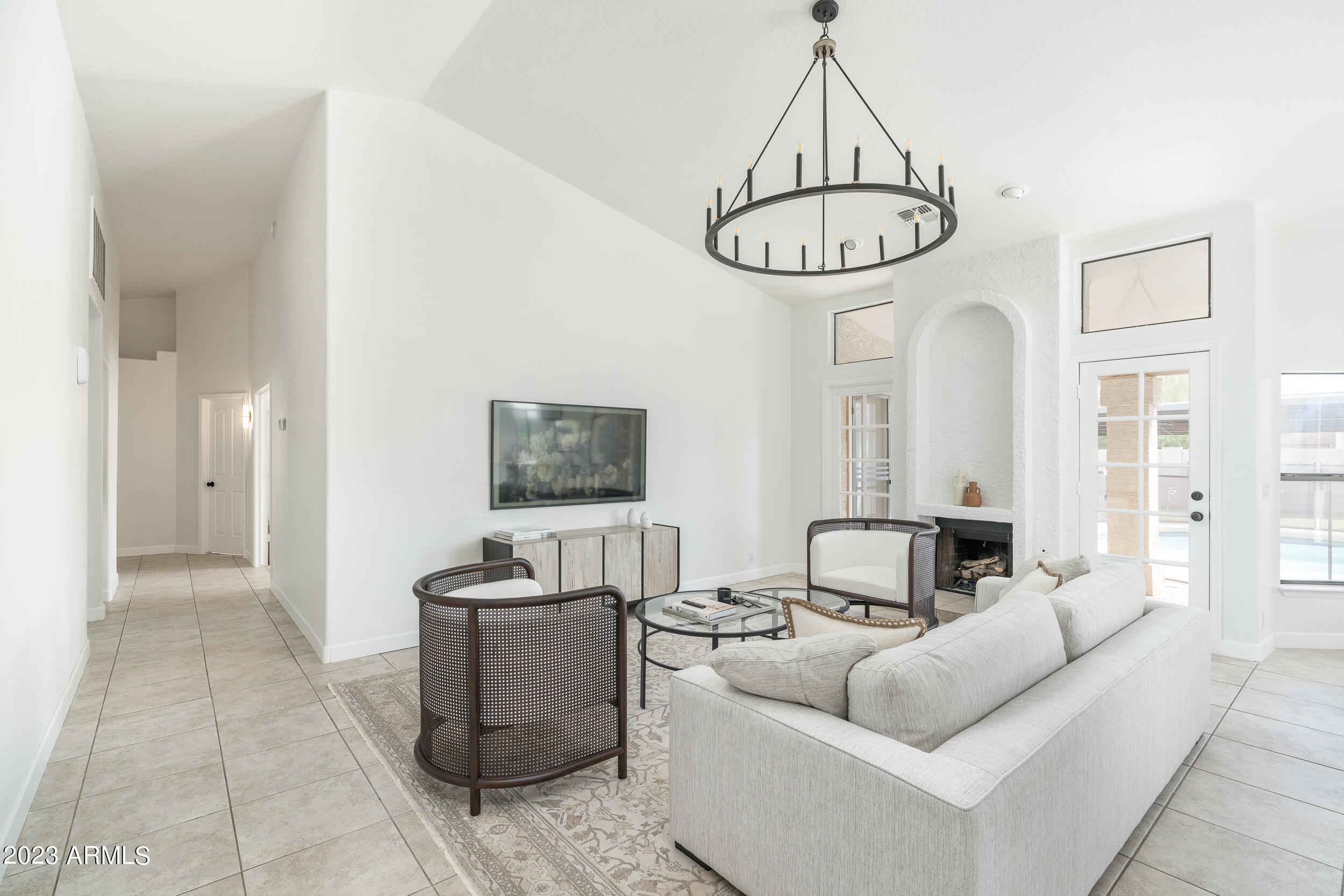 5335 E GROVERS Avenue