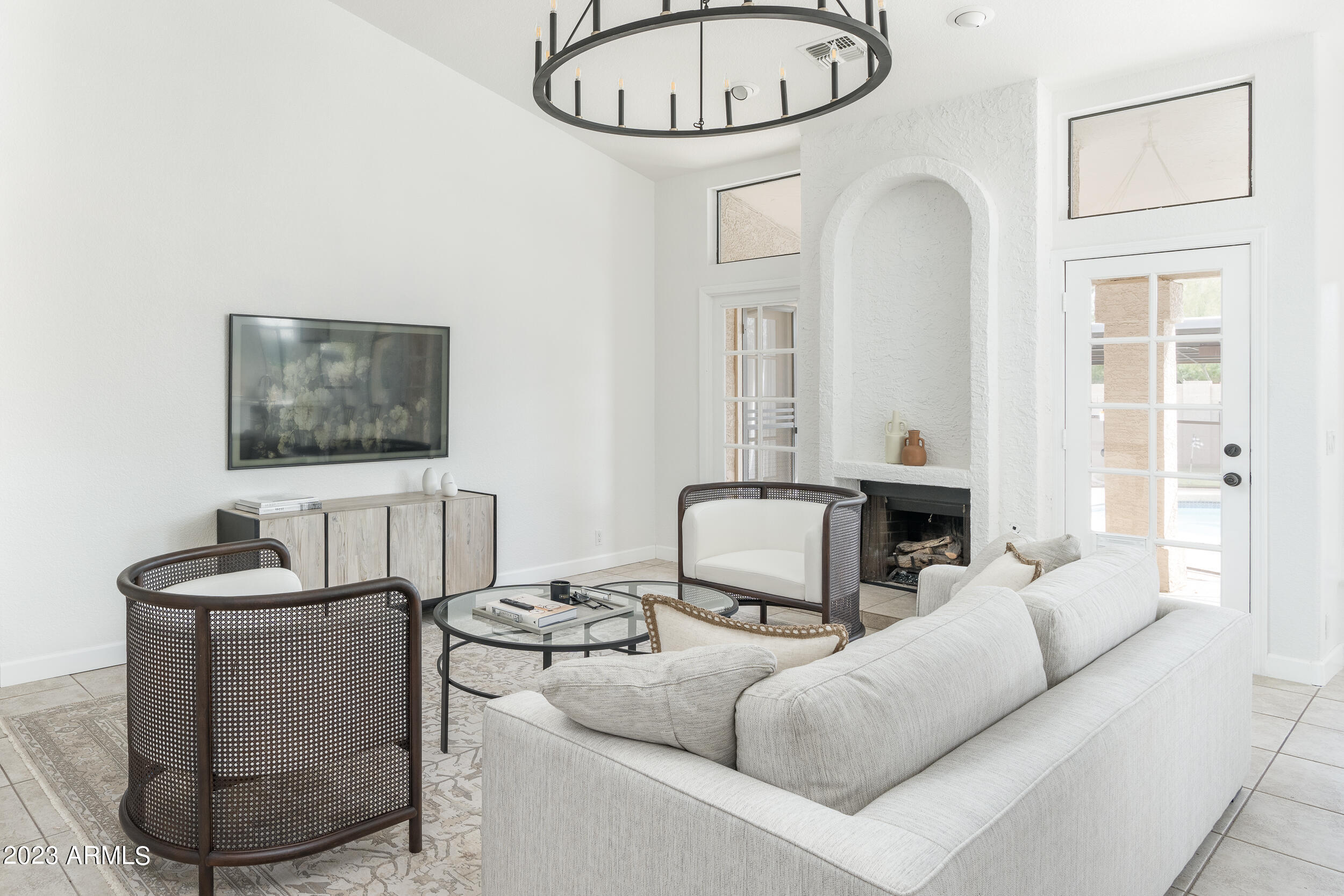 5335 E GROVERS Avenue