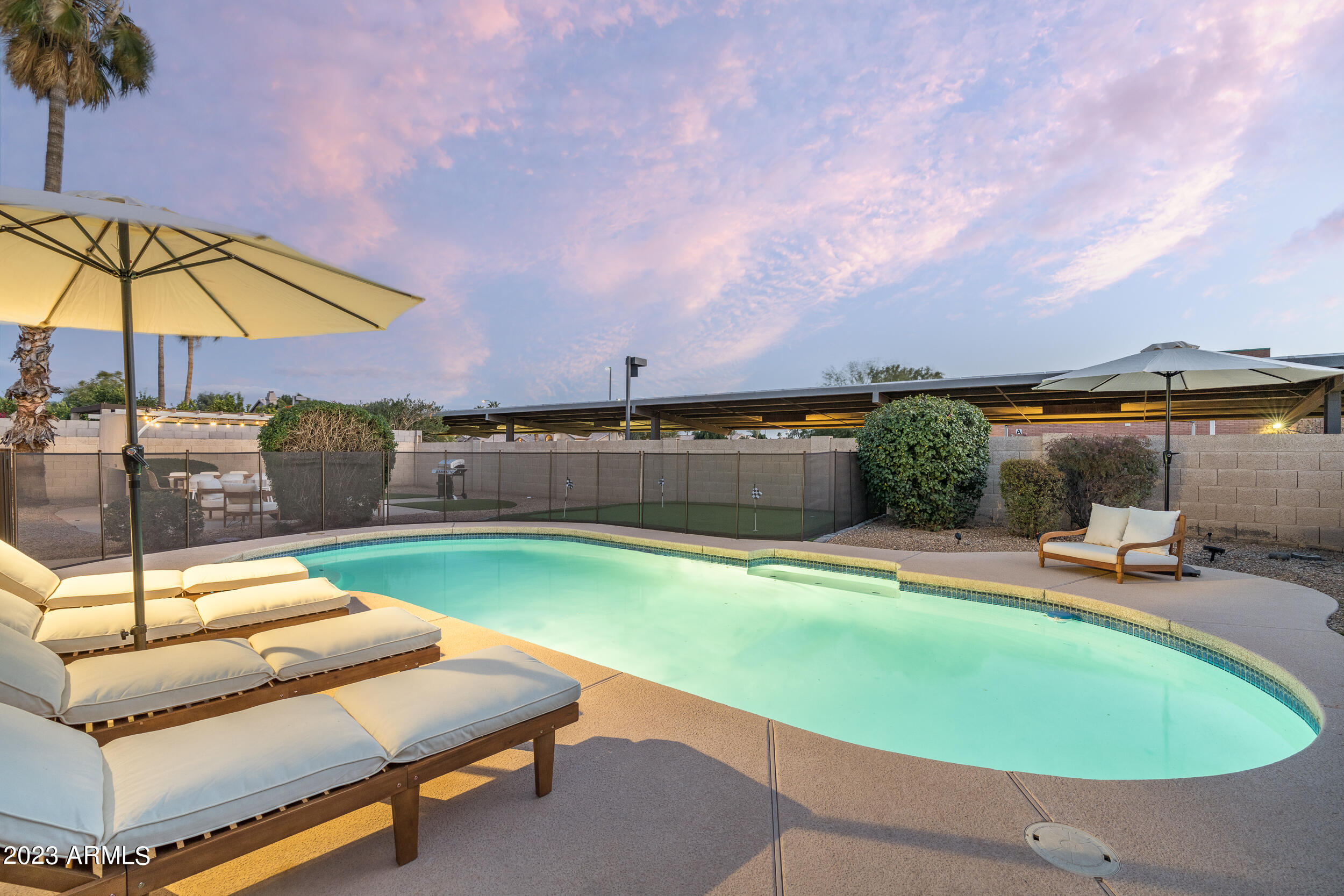 5335 E GROVERS Avenue