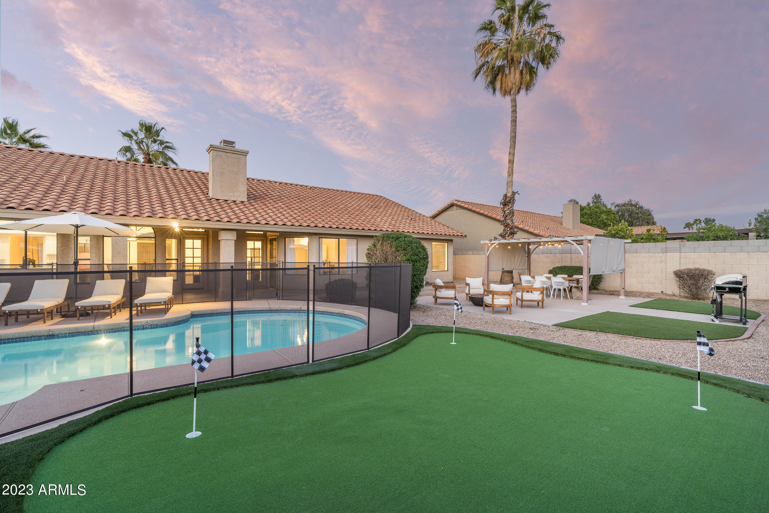 5335 E GROVERS Avenue