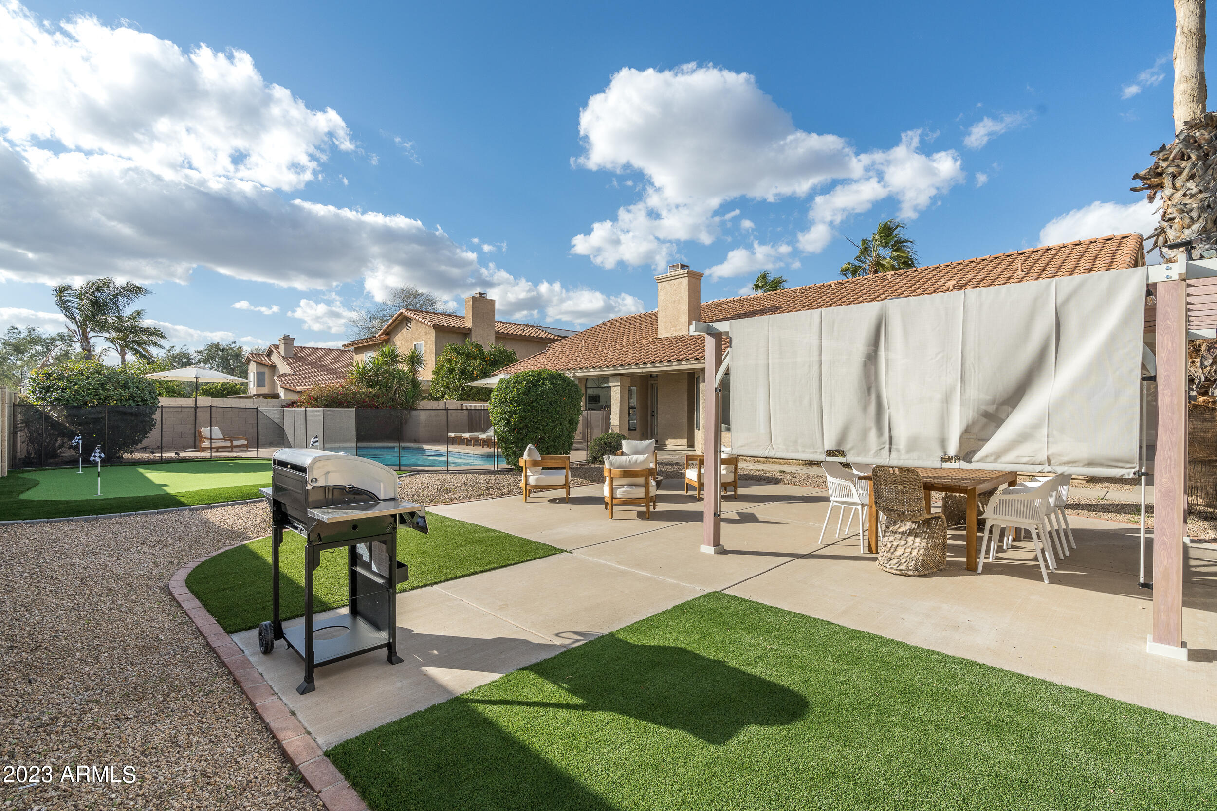 5335 E GROVERS Avenue