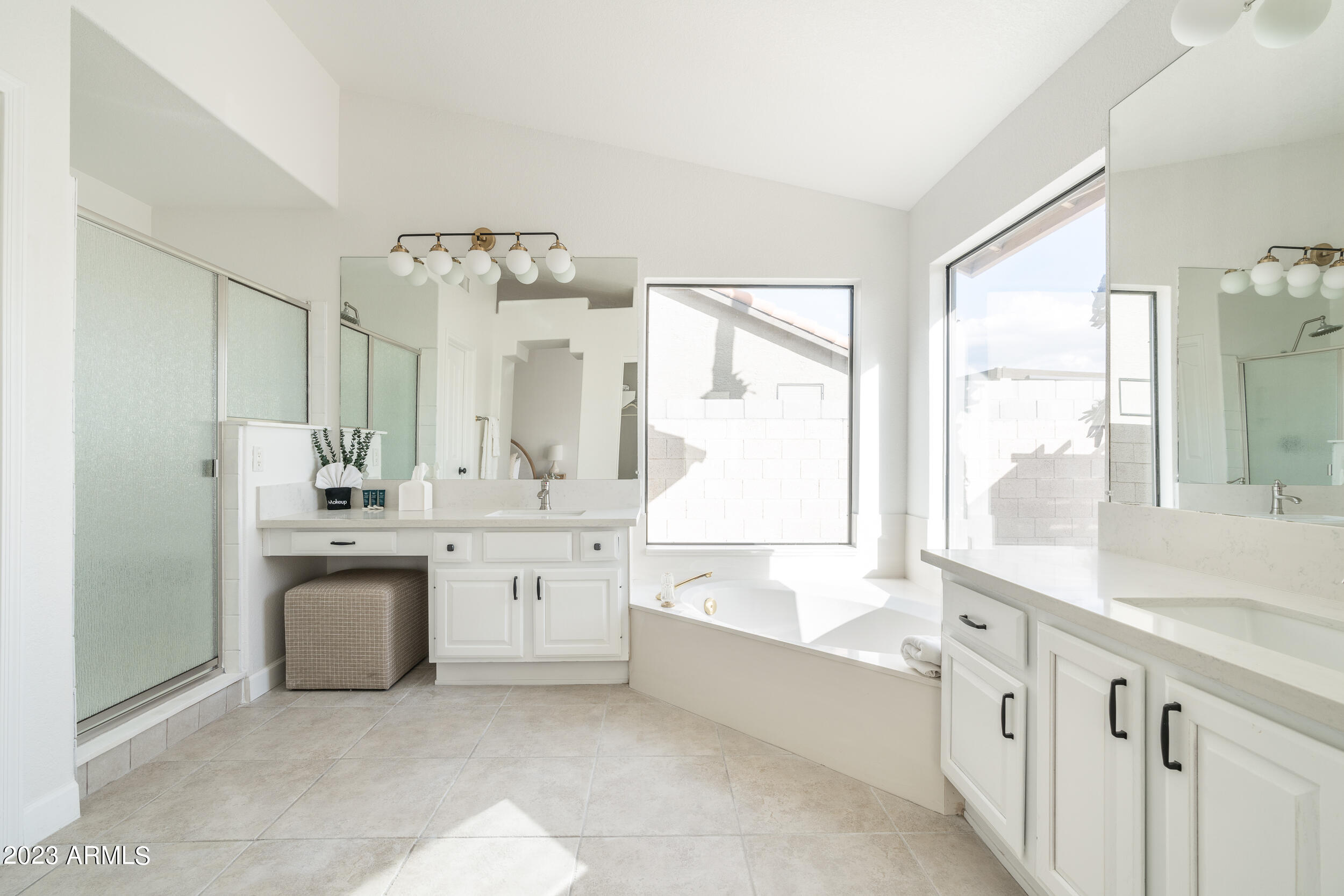 5335 E GROVERS Avenue